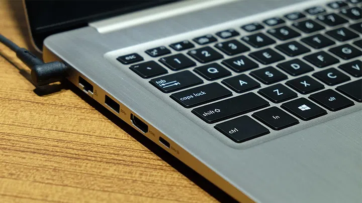 ASUS VivoBook Pro ports