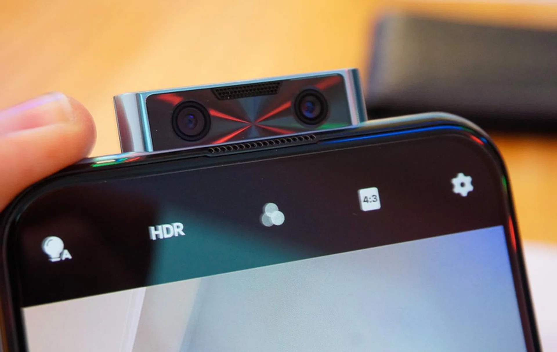 The V17 Pro's front-facing camera unit has an additional wide-angle unit for group shots.