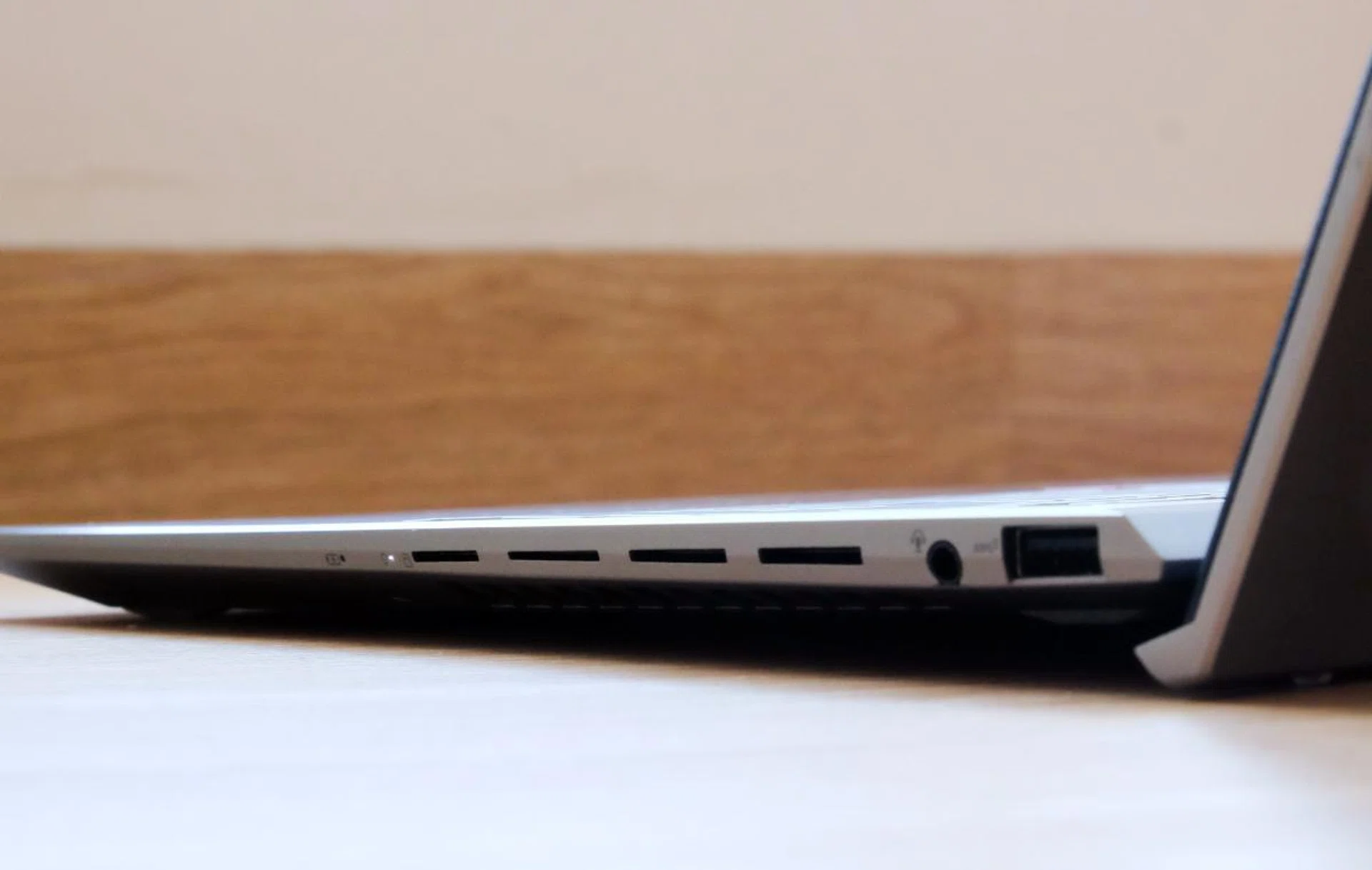 Can you tell which is the microSD card slot? 