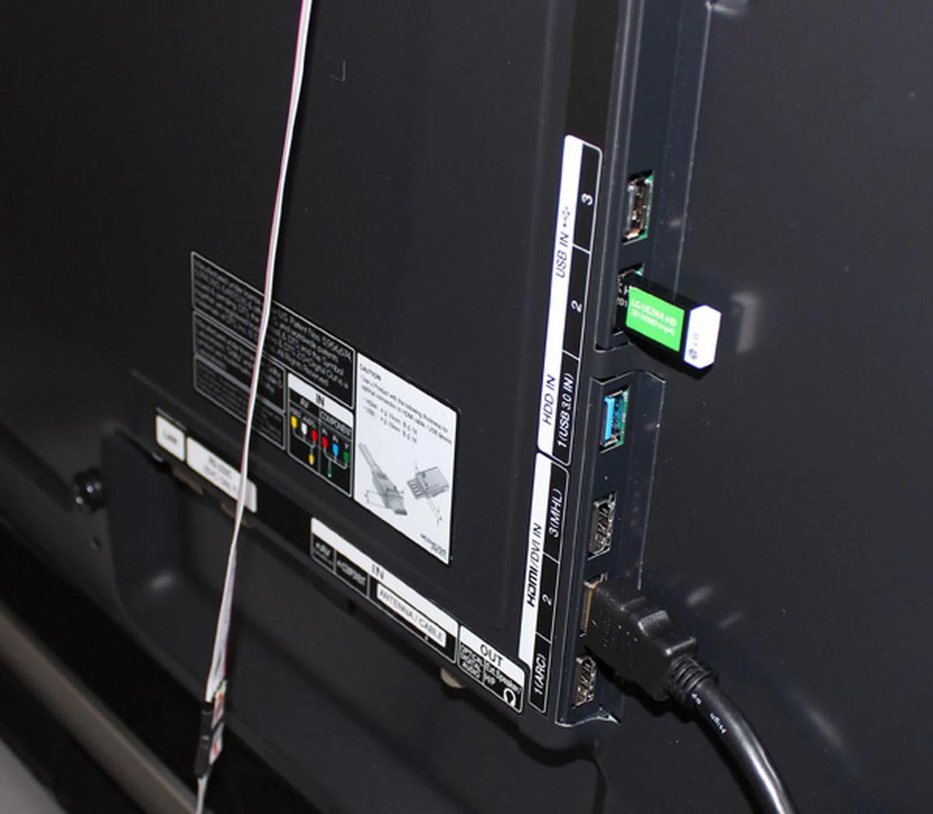 Ports for connectivity can be found at the back in a L-shaped arrangement.