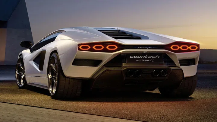 The wedge-shaped body is reminiscent of Countaches of old. (Image source: Lamborghini)