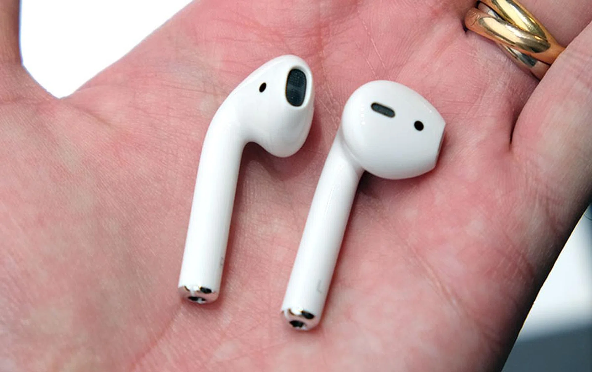 The new AirPods look like EarPods with their wires lopped off.