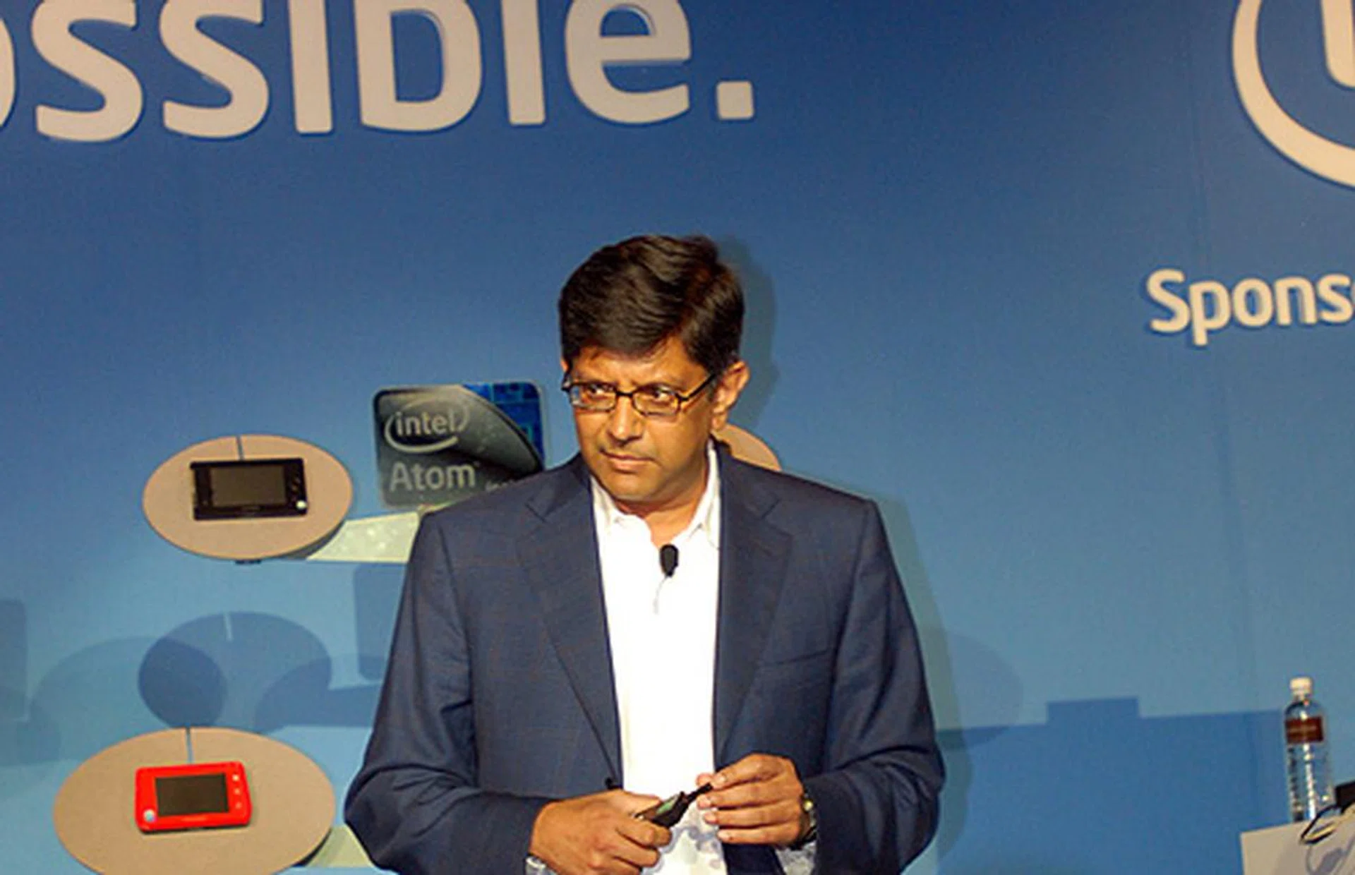  Keynote speaker, Anand Chandrasekher, Intel Senior Vice President and GM of the Ultra Mobility group, speaking to the audience on the latest update of Moorestown and also showing off the latest prototype devices that are using the Moorestown platform.  