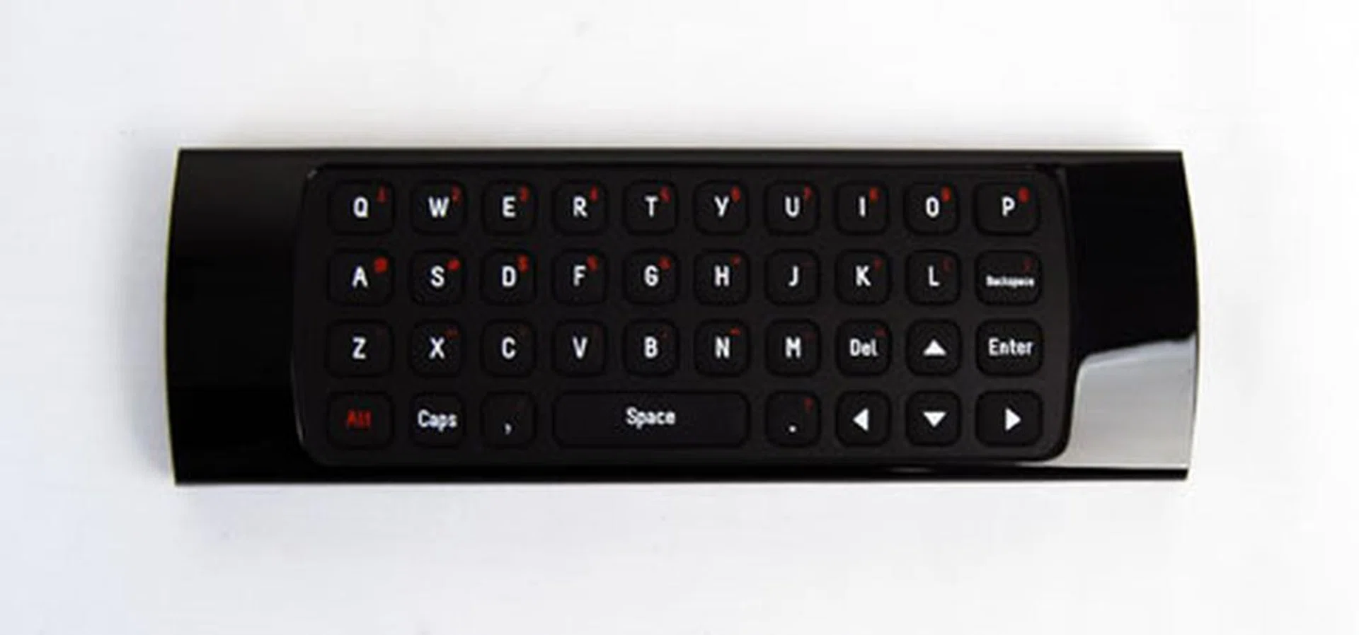 The QWERTY keypad on the flip side has buttons that are a bit too recessed, so you might need to apply some pressure for your key presses to register.
