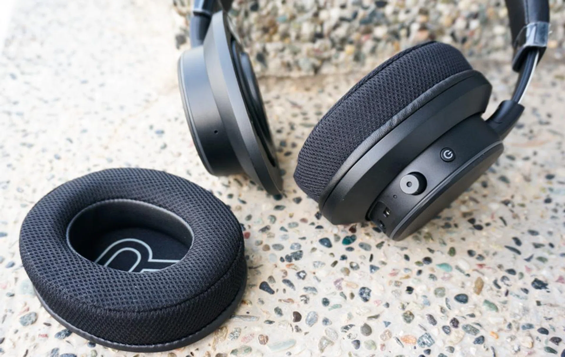 You can easily replace these ear cups when they're worn down.