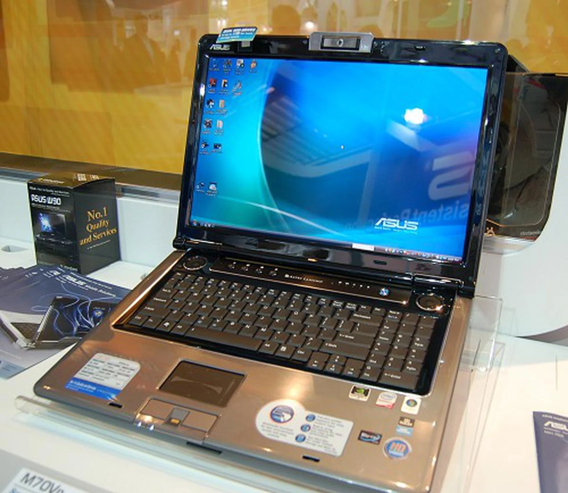  Now for the entertainment series of notebooks. The M70Vn is a powerhouse in audio and video entertainment. This 17-inch WUXGA screen equipped machine boasts an Altec Lansing audio subsystem, Dolby Home Theatre certification and a GeForce 9650M GT graphics module for great audio and video performance respectively. Other highlights include Intel's Turbo Memory technology with 2GB NAND flash option, 1TB hard drive subsystem and a Blu-ray drive.  