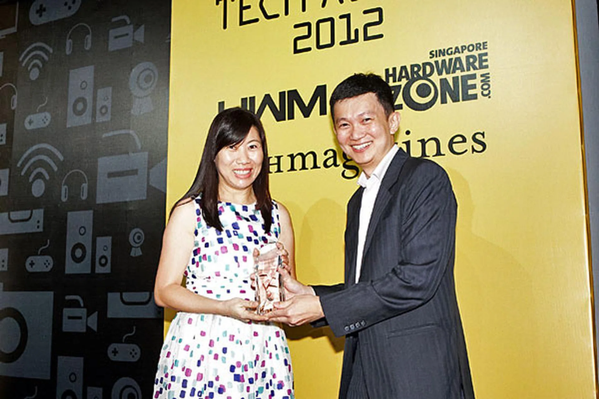 D-Link won the Reader's Choice award for Best NAS Brand. Accepting the award was Ms. Estella Tan, Sales Director for D-Link.