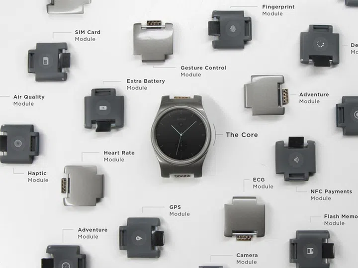 BLOCKS smartwatch, with all the modular parts that shapes the features of the wearable.