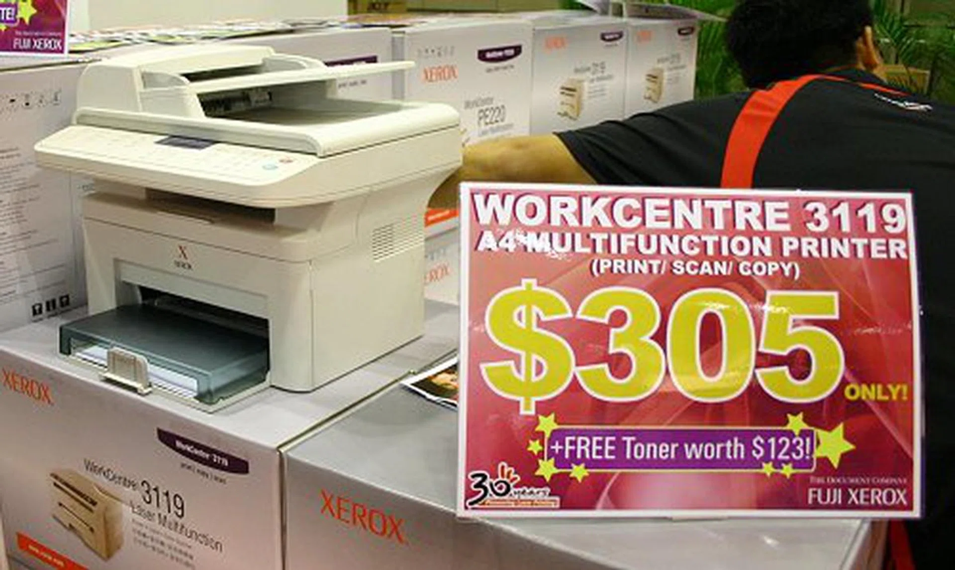  Its small footprint and ability to print, copy and scan makes the WorkCentre 3119 an ideal A4 monochrome multi-function laser printer for roadshows and small offices. It provides color scan, ID card copy and has a printing speed of 18ppm. Despite going for a low price of $305, it comes with a free toner worth $123 and a 3-year carry-in warranty.  