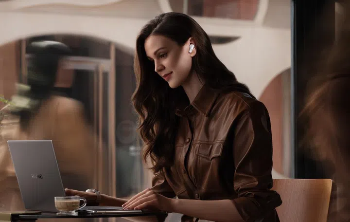 Users can have up to 30 hours of playback time with the ANC off and the support of the case. Image source: Huawei.