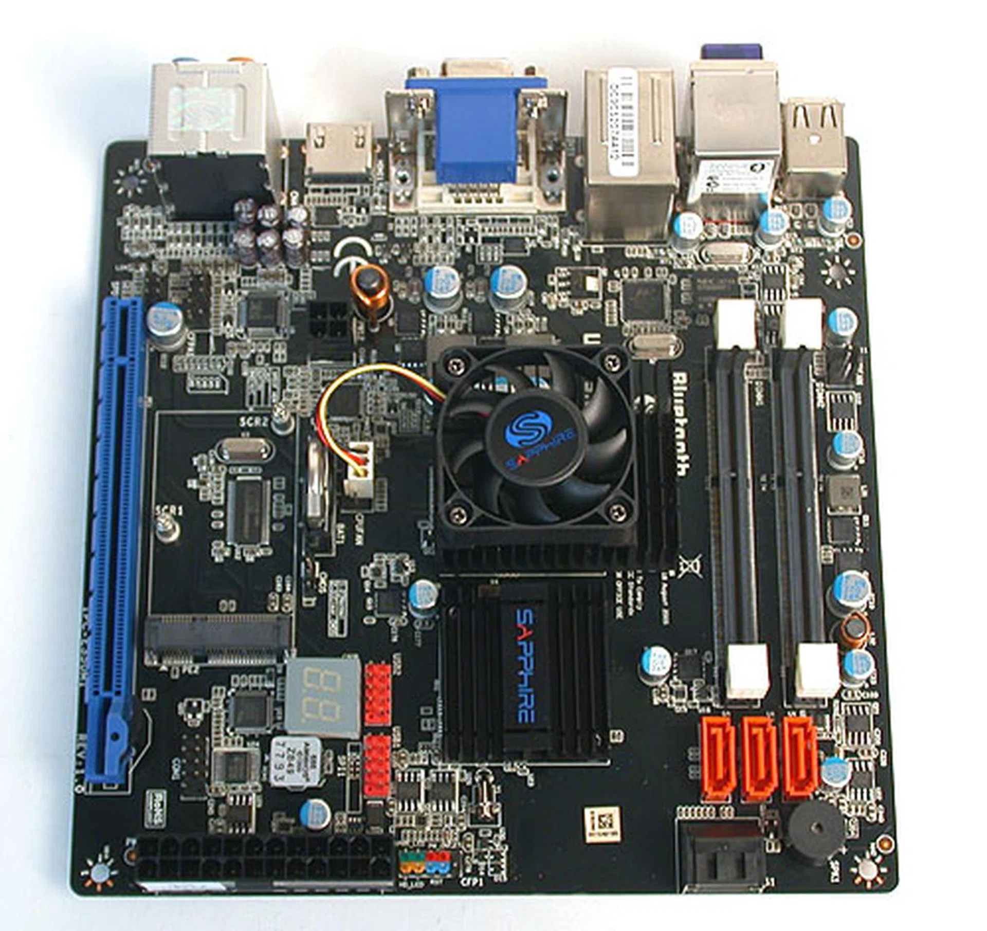 Sapphire has chosen a mini-ITX form factor, though we were initially surprised by the presence of SO-DIMM slots.