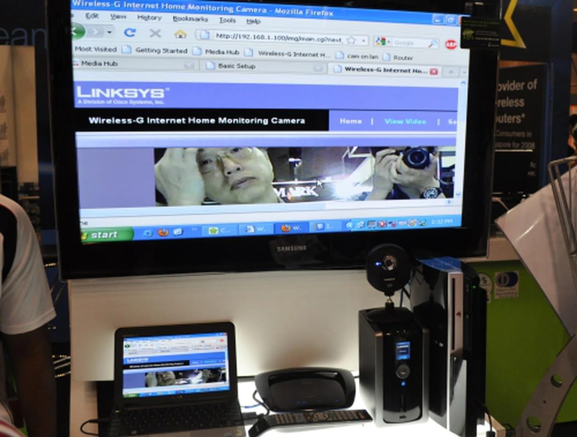 There's a little home networking solution on display here at Linksys by Cisco's booth. Wired or wireless, Linksys does both!