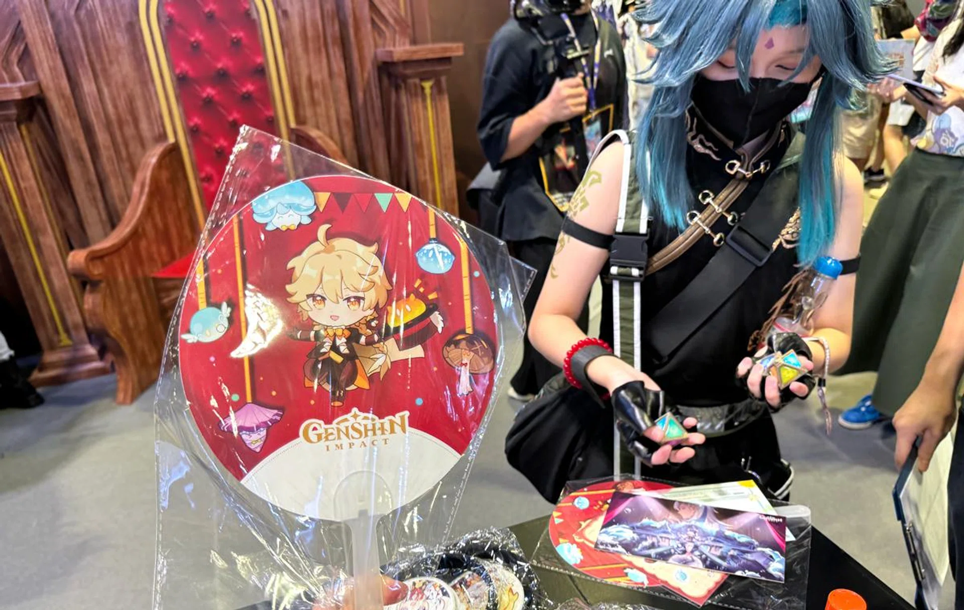 Show your in-game UID for goodies. Come in cosplay and your game account to get a special game fan.