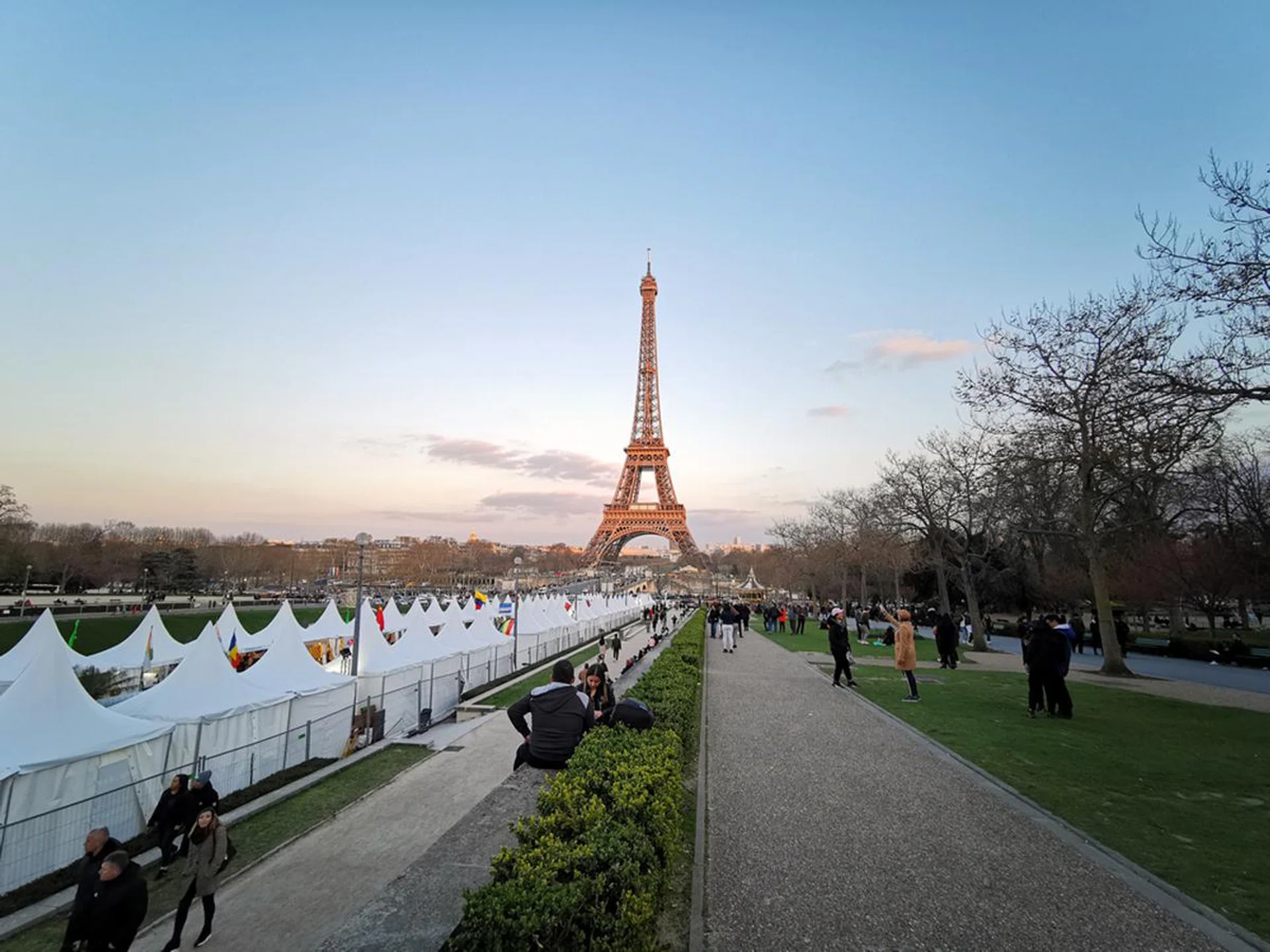 f/2.2, 16mm (ultra-wide), ISO100, 1 sec