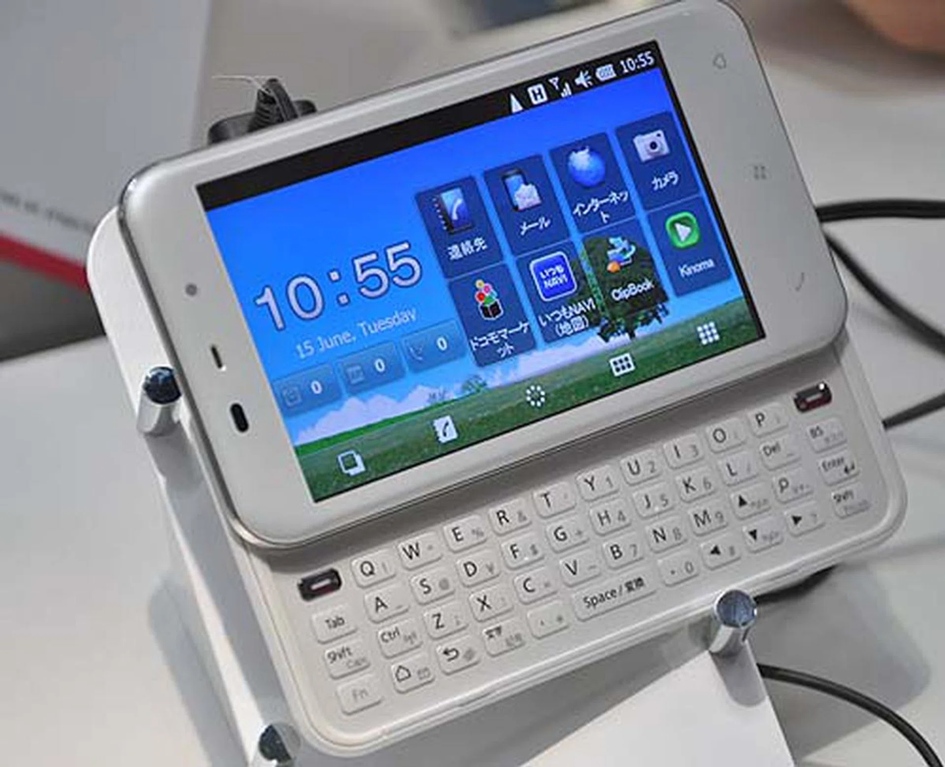 Among the sea of smartphones spotted at docomo's booth was this WinMo 6.5 based handphone.