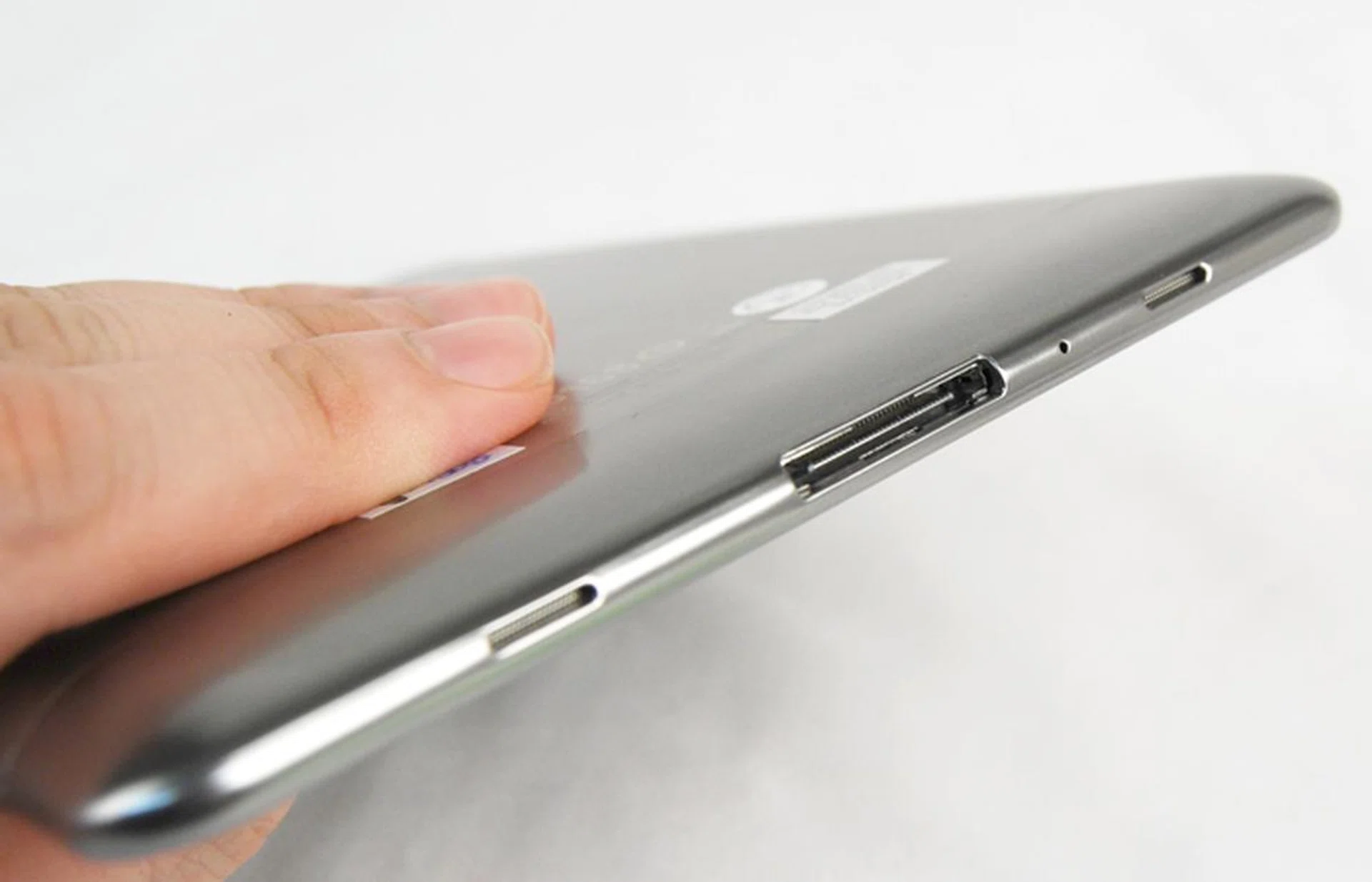 The 30-pin connector is the bane of our lives. Why can't Samsung use a more standard USB connector? We don't know the answer to that yet.