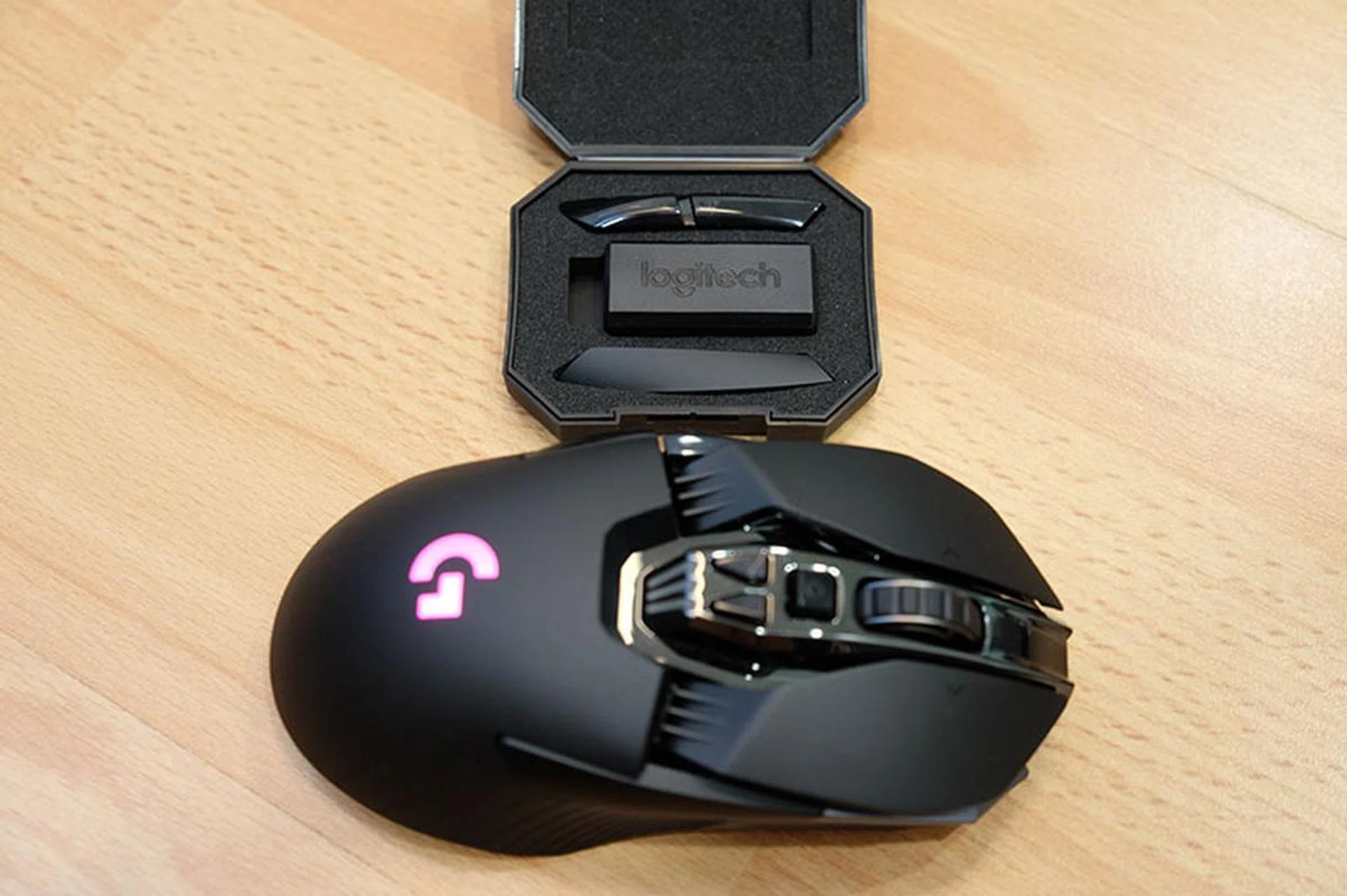 The modular buttons come packed in a foam-lined case, along with the adapter for the wireless receiver.