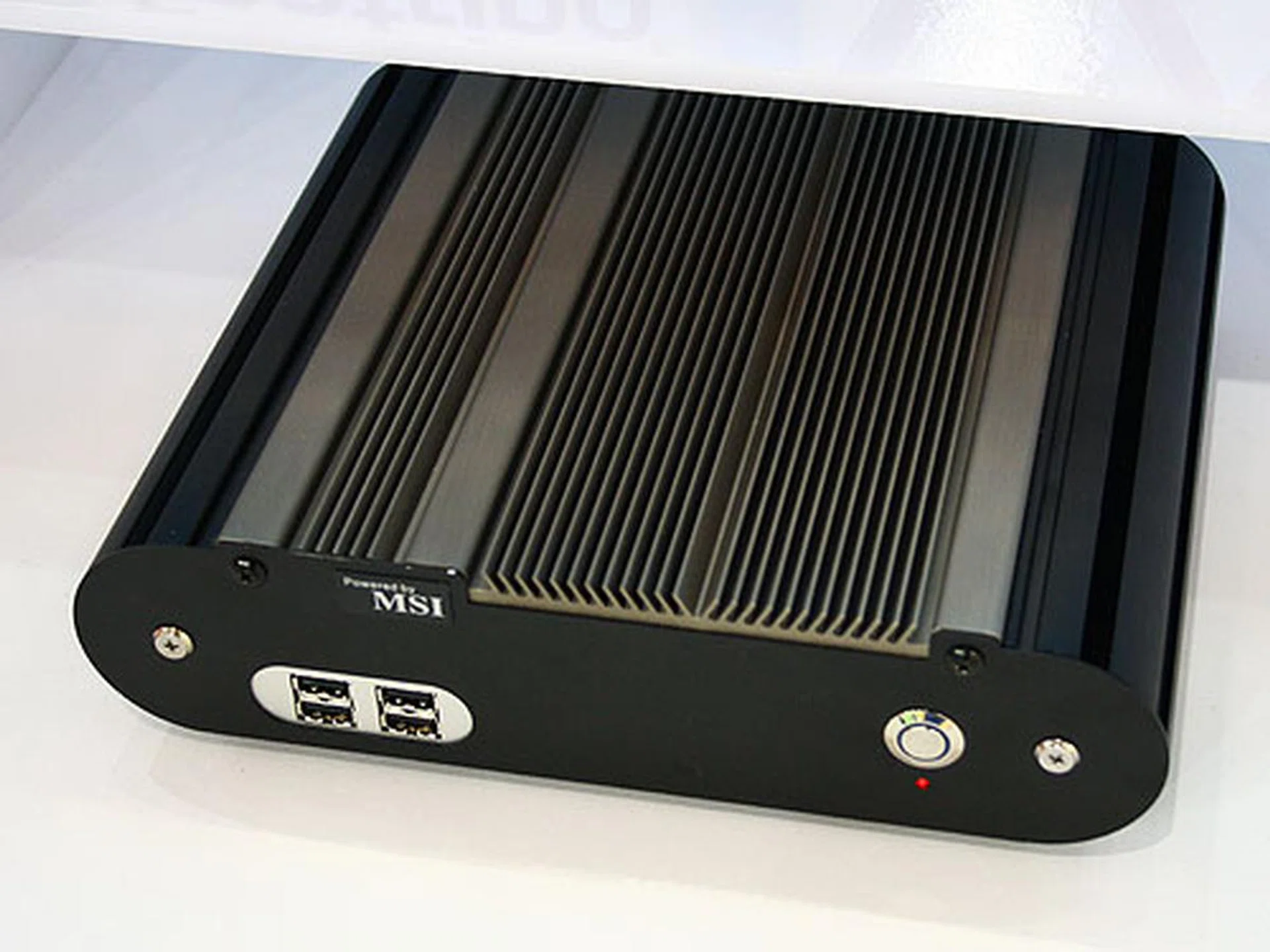  The Blade GM965 uses the mini-ITX Fuzzy GM965 motherboard which is based on the Intel 965GM chipset - for those who wants something more powerful than the VIA C7.  