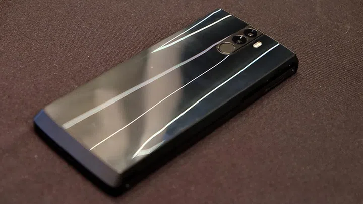 The large battery means the phone is really pretty thick.