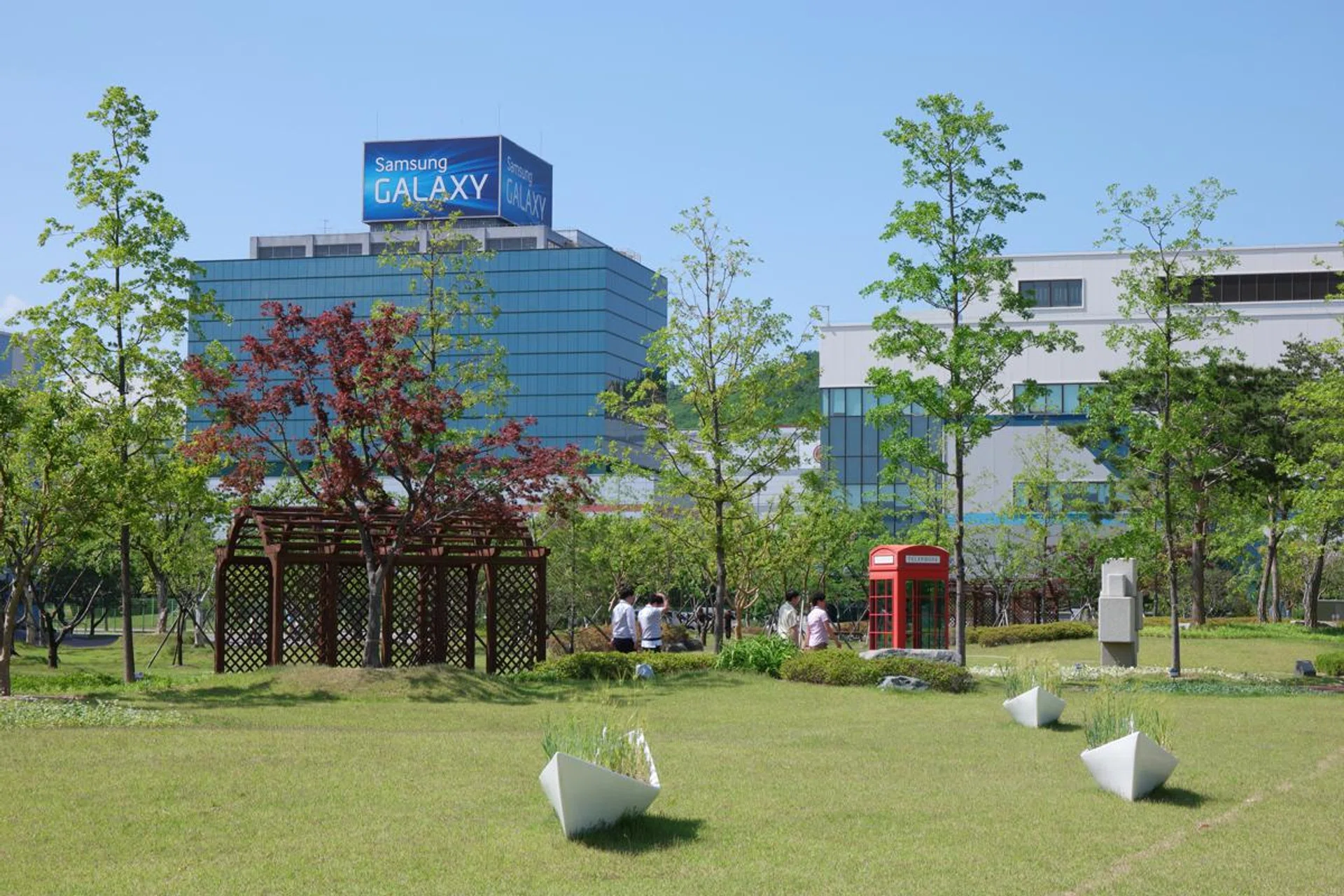 One of the five complexes in Samsung's Smart City, its name for its Gumi operations.