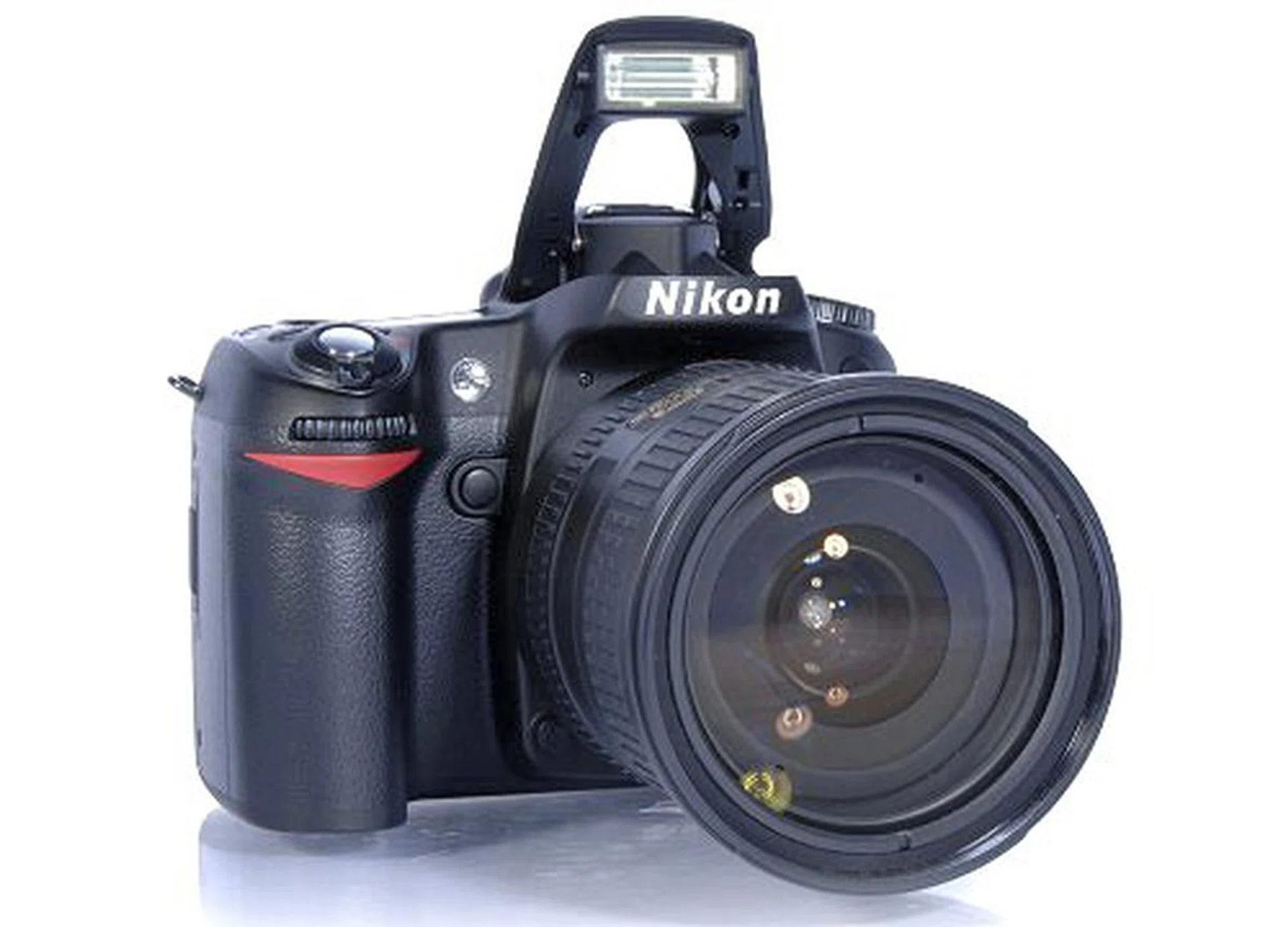 Today, Nikon has unveiled the new camera to be Nikon D80 targeted for the aspiring photographers on a budget. So what can we expect from the successor of D70s?