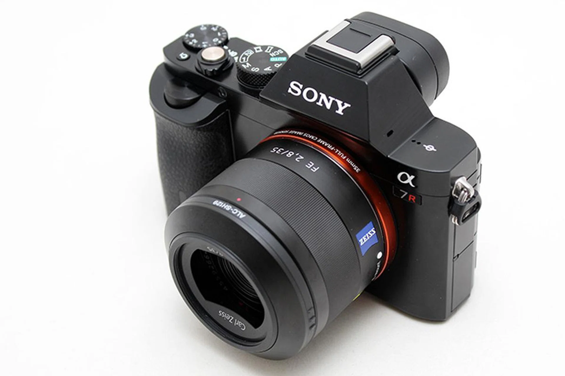 The A7R isn't ugly, but it's not pretty either. It's just plain.