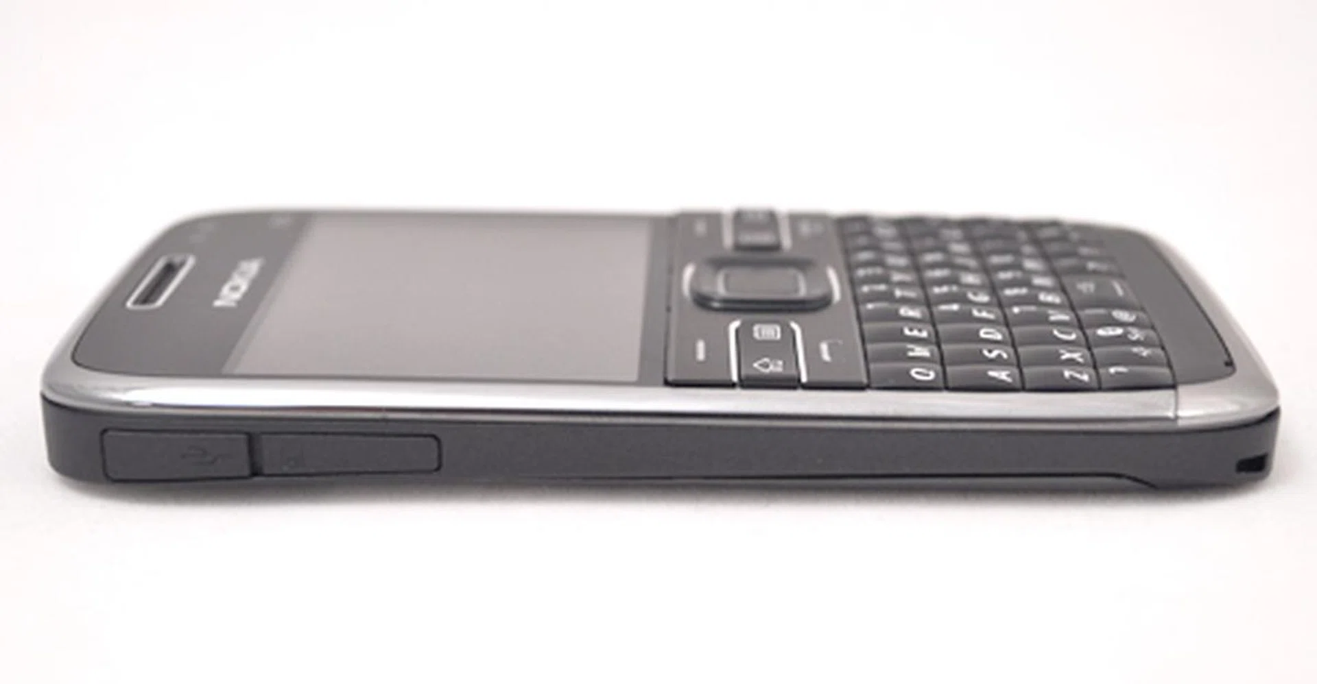 However, it is slightly thicker than its predecessor, due in part to the inclusion of the 3.5mm audio jack this time round.