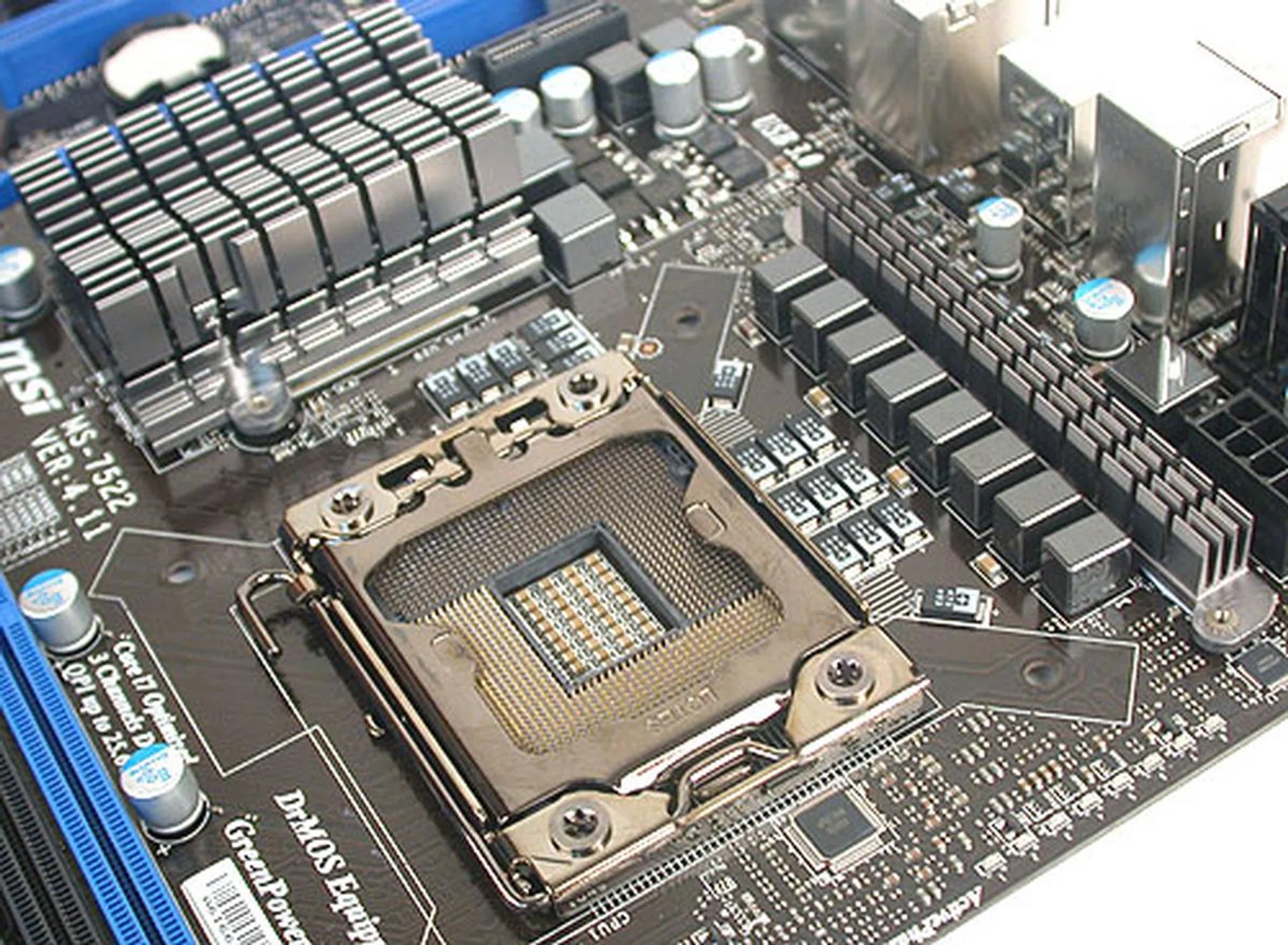 A minimal amount of passive cooling is found near the CPU socket. Digital PWMs and what MSI dubs 'icy chokes' are used. 