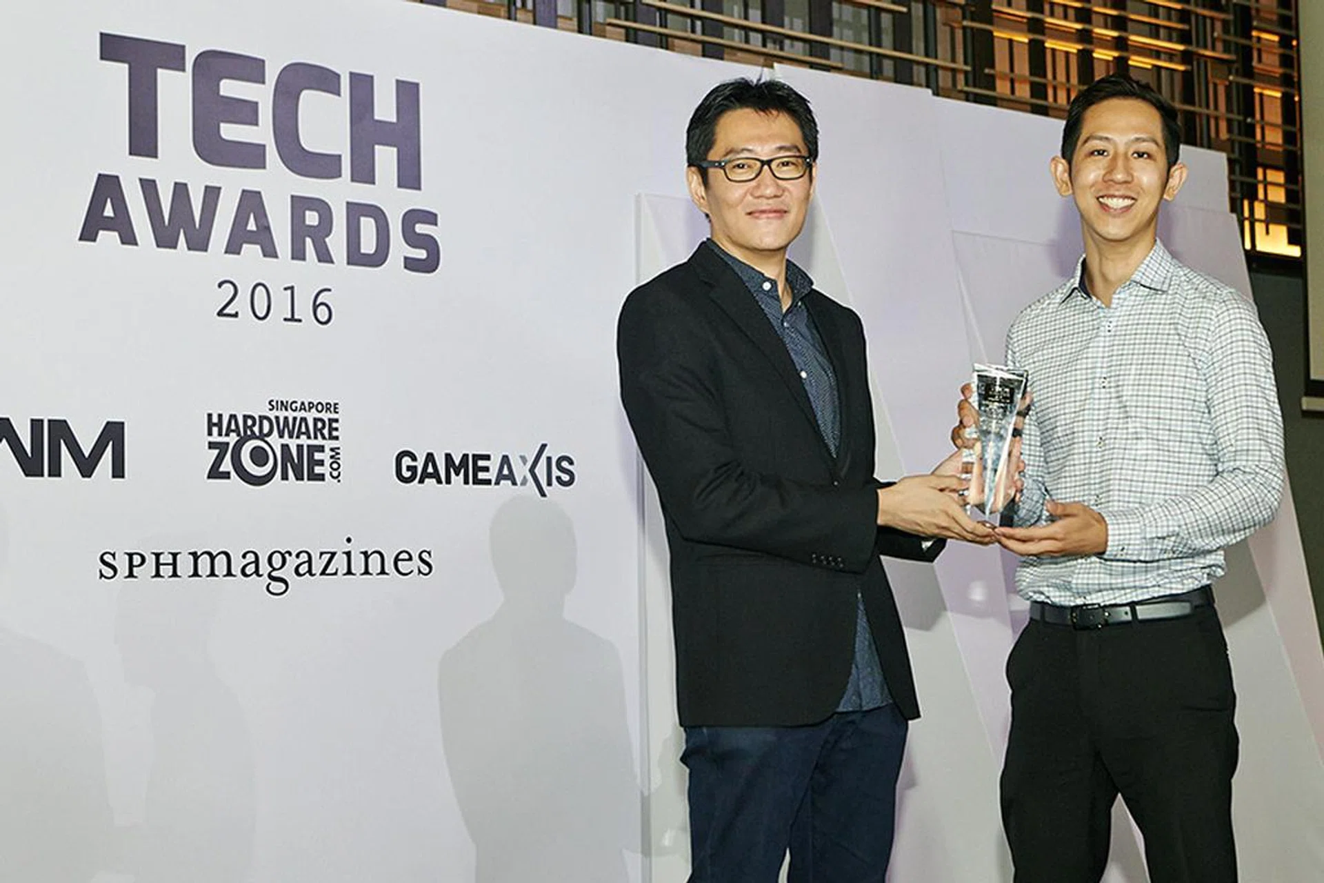 Our readers have voted Epson as their favorite business projector brand. Receiving this award is Mr. Lim Wei Jie, Product Manager for Epson projectors.