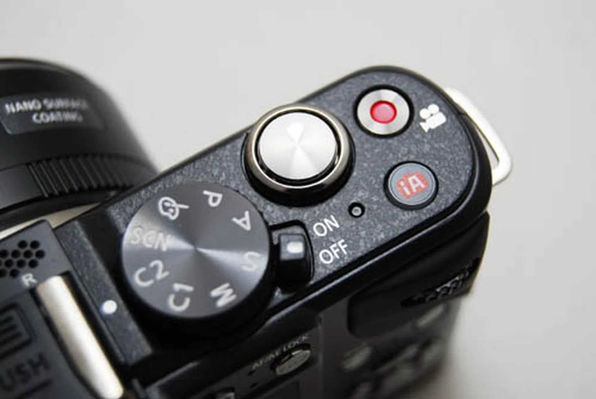 Instead of having to turn the Mode dial, the iA button switches the GX1 to Intelligent Automatic mode with just one tap.