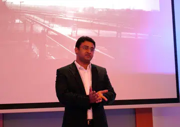 Mr Usman Qureshi started the ball rolling with a brief presentation on the ingenuity of Philips new audio suite. Notably, Philips is positioning itself as a serious player in the AV industry with an aggressive push in the direction of Blu-ray as well as providing an authentic listening experience for the consumer and sonic purists.