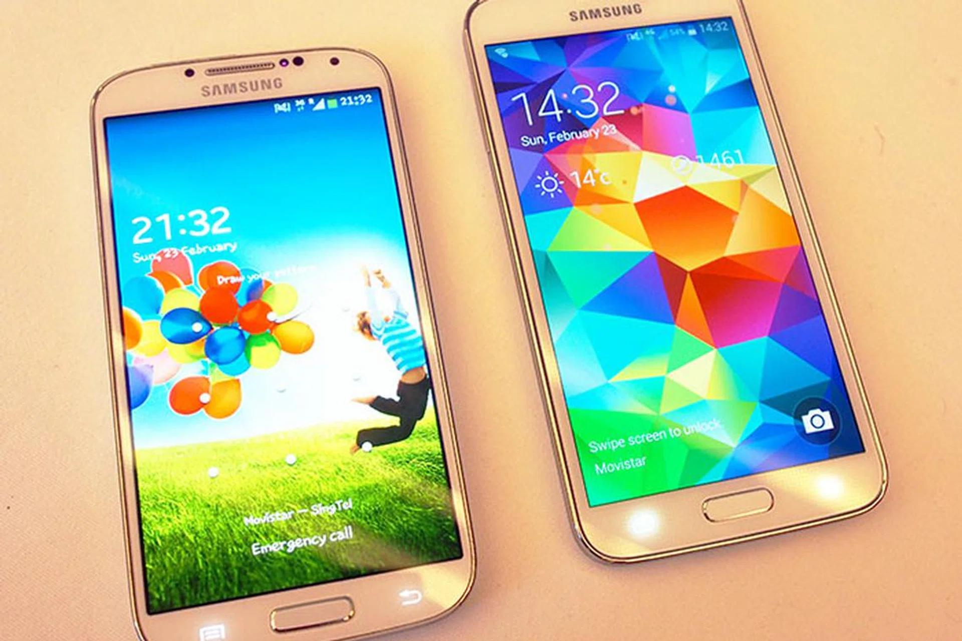 The Galaxy S5 (on the right), looks very similar to last year's Galaxy S4 (on the left).