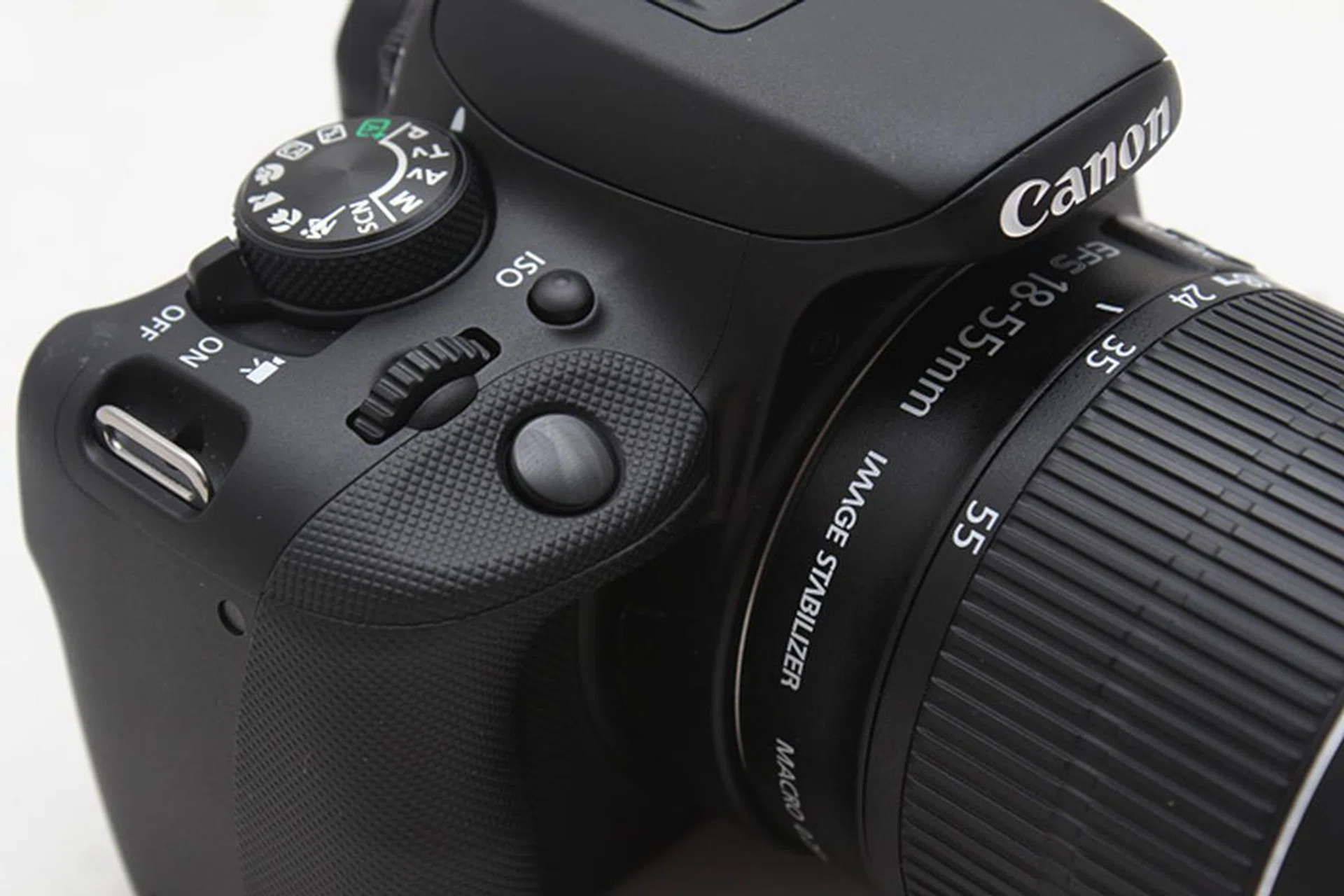 A control dial sits within comfortable reach of the shutter release, and a dedicated ISO button gives you quick control to ISO sensitivity.