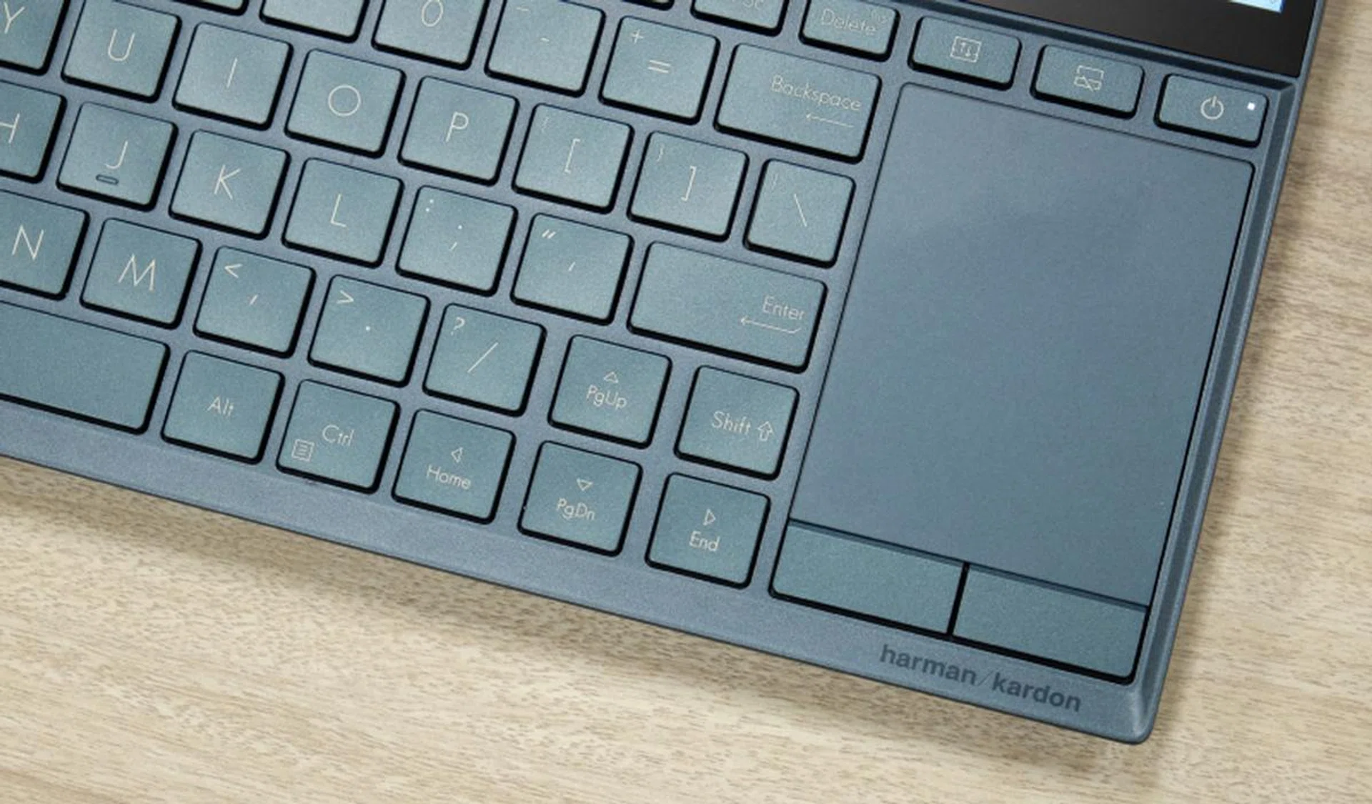 The size and position of the right Shift key is less than ideal. Note also the size of the trackpad.