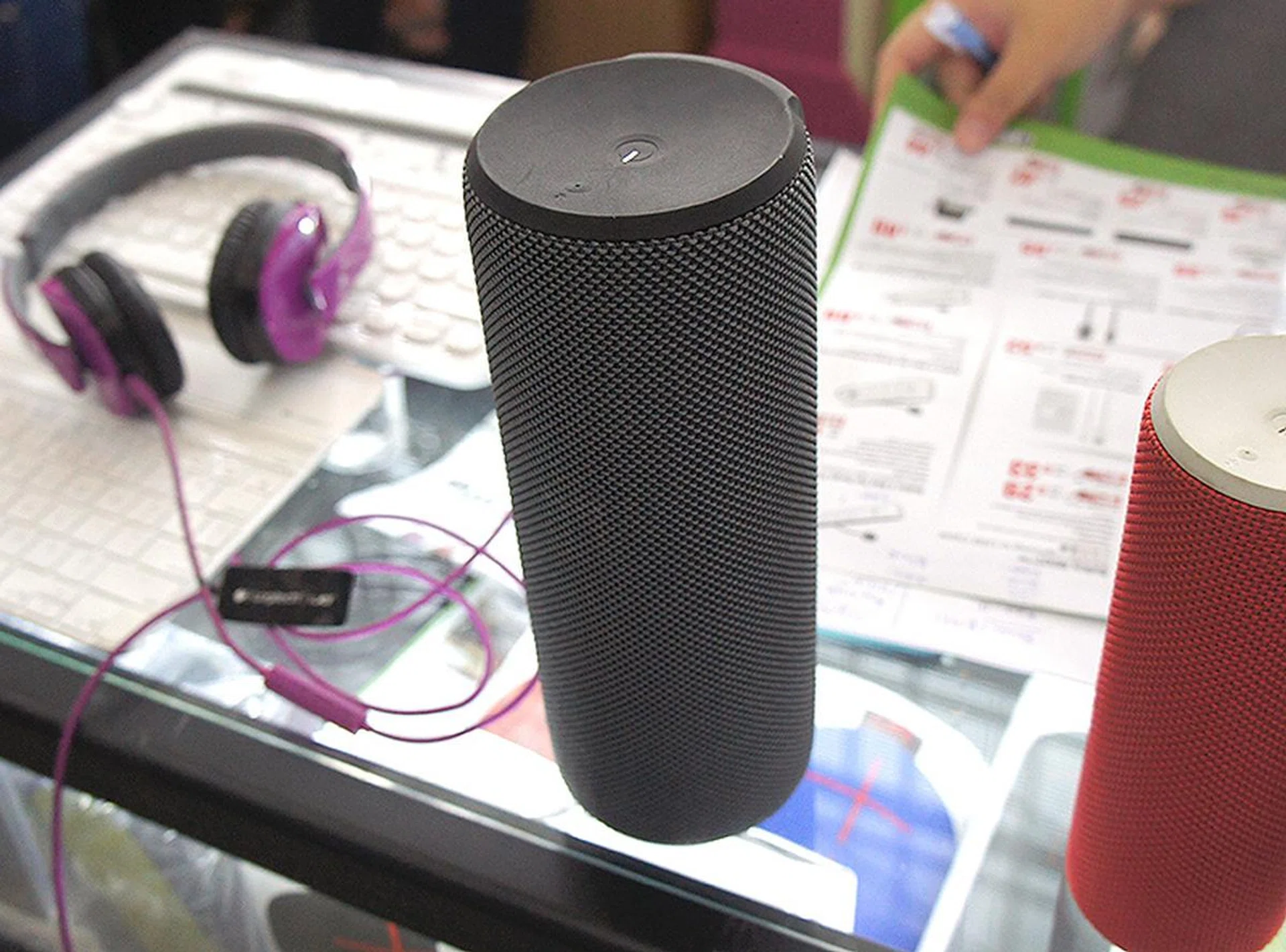 As its name suggests, the UE Mega Boom offers big sound in a compact package. It is a portable Bluetooth speaker that is ideal for outdoor use. It is going for $349 (U.P.: $399) and will come with a white version of the UE 4000 headphones as a free gift.