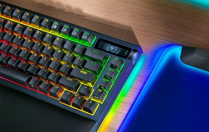 There is also a rotating dial on the keyboard for controls. Photo: Razer