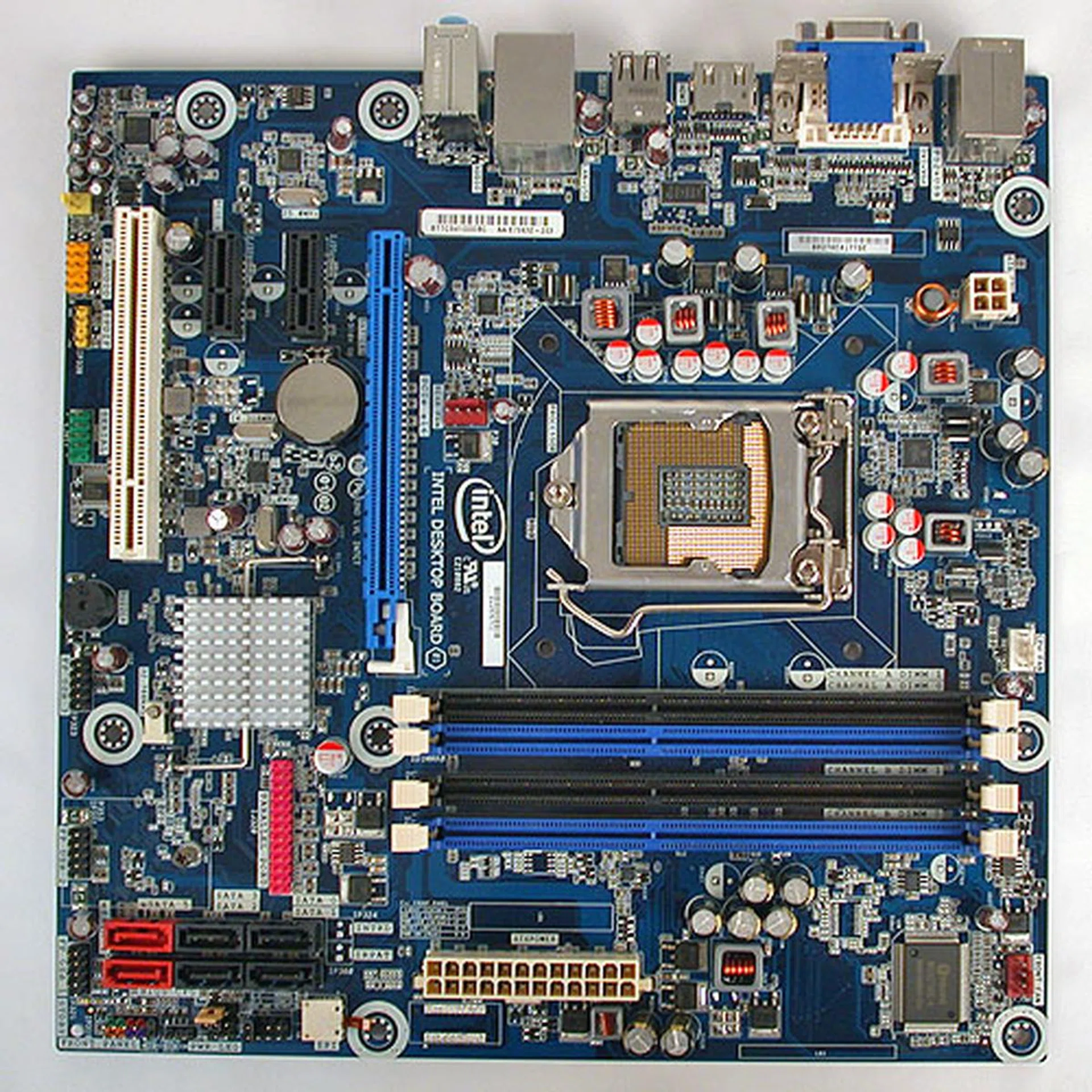 Even Intel is going with the trend of having solid capacitors, though these are reserved for more critical areas like around the CPU.
