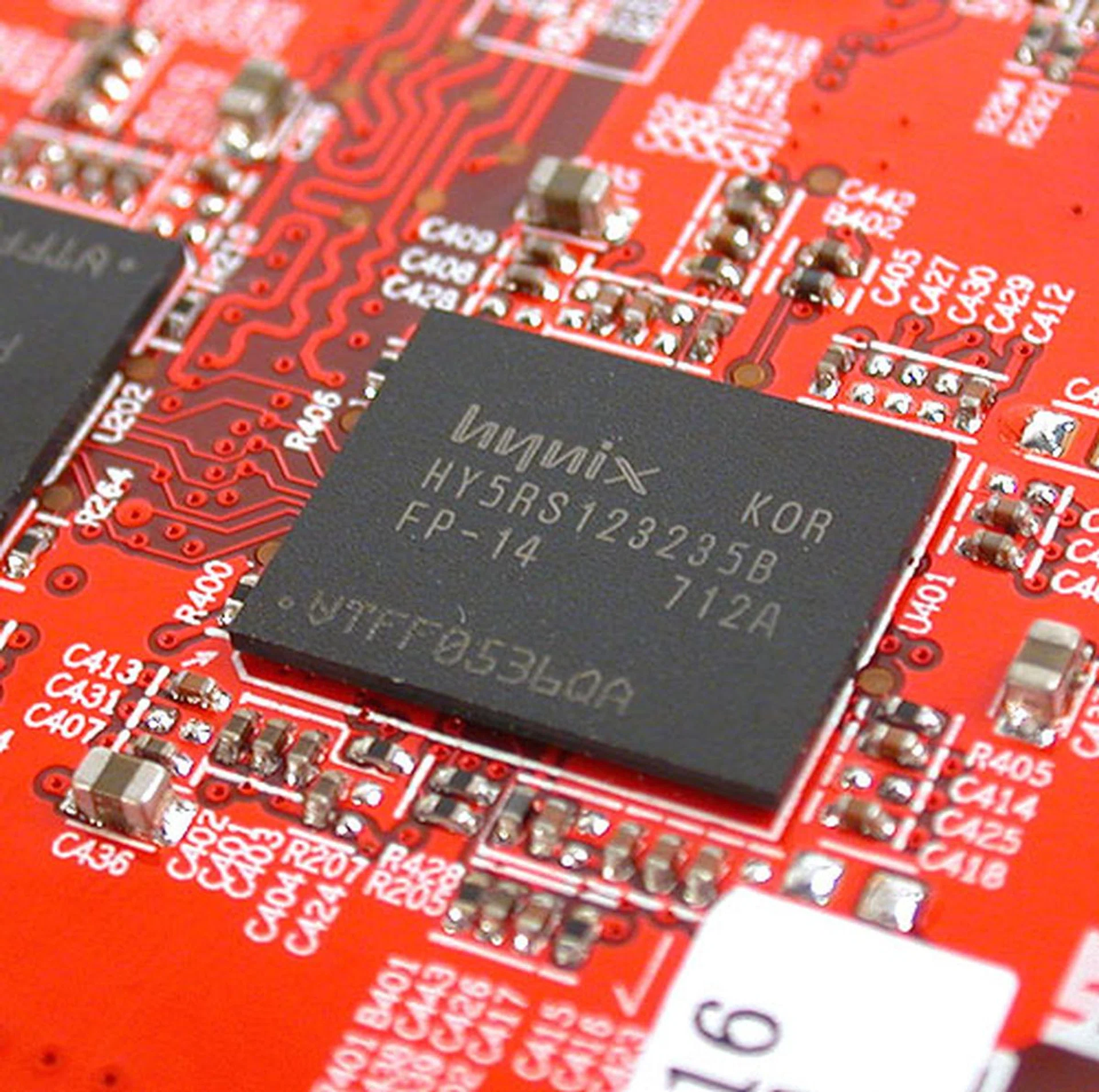 Hynix's 1.4ns DDR3 memory chips were preferred for this graphics card. 