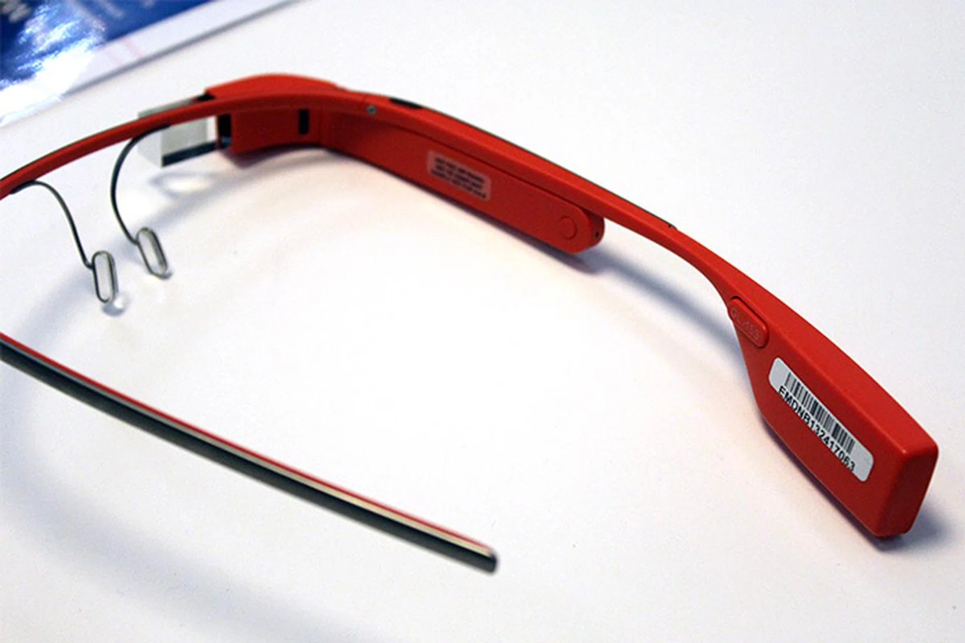 Looks heavy, but the whole thing weighs only about 40g, you hardly feel it.