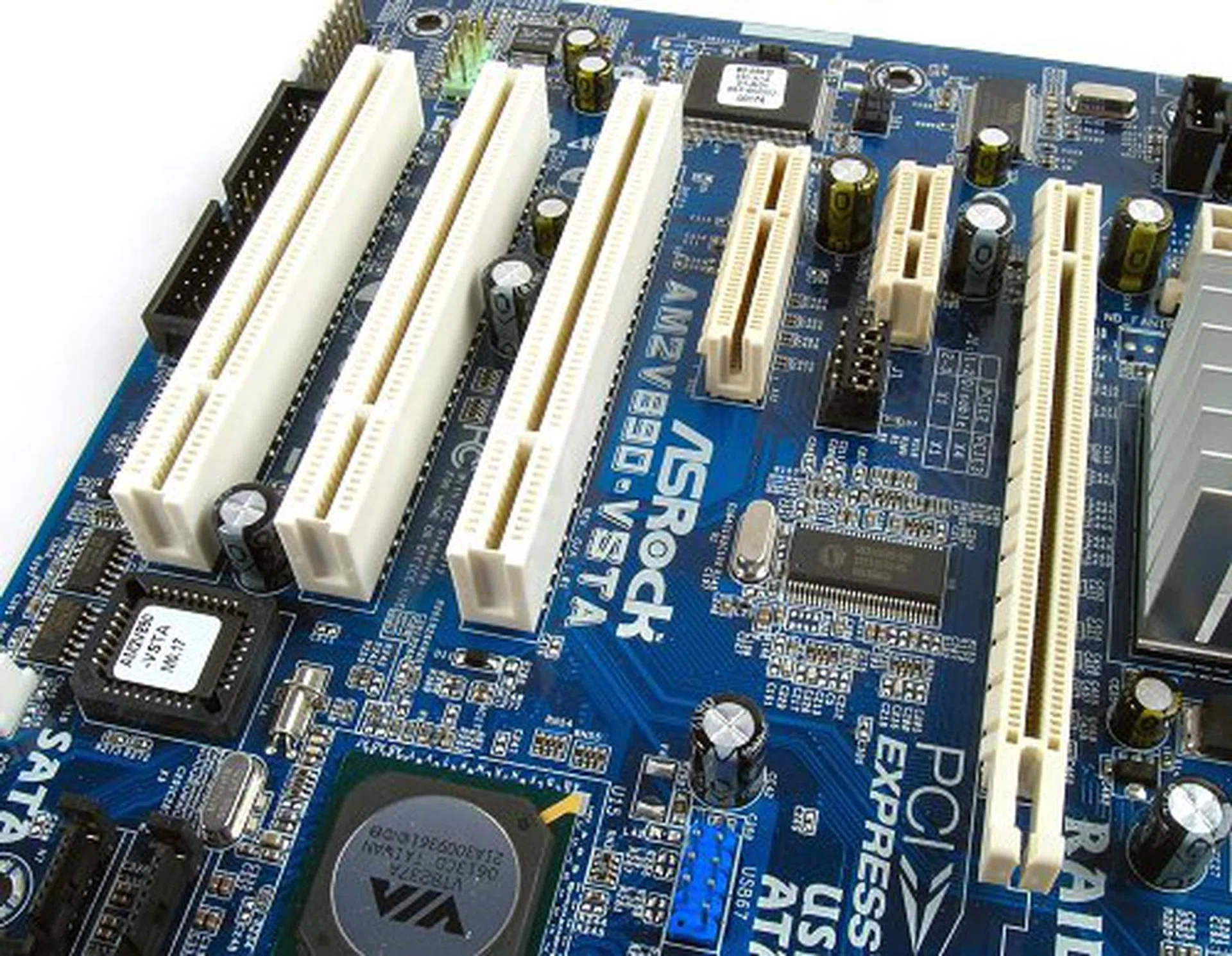 Single GPU motherboard with possibilities of running a second graphics card with an open ended PCIe x4 slot.