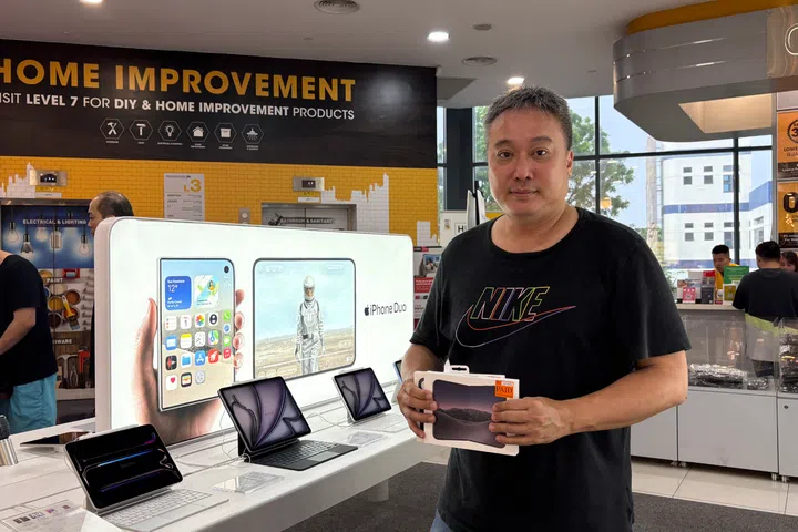 Gain City’s first customer.