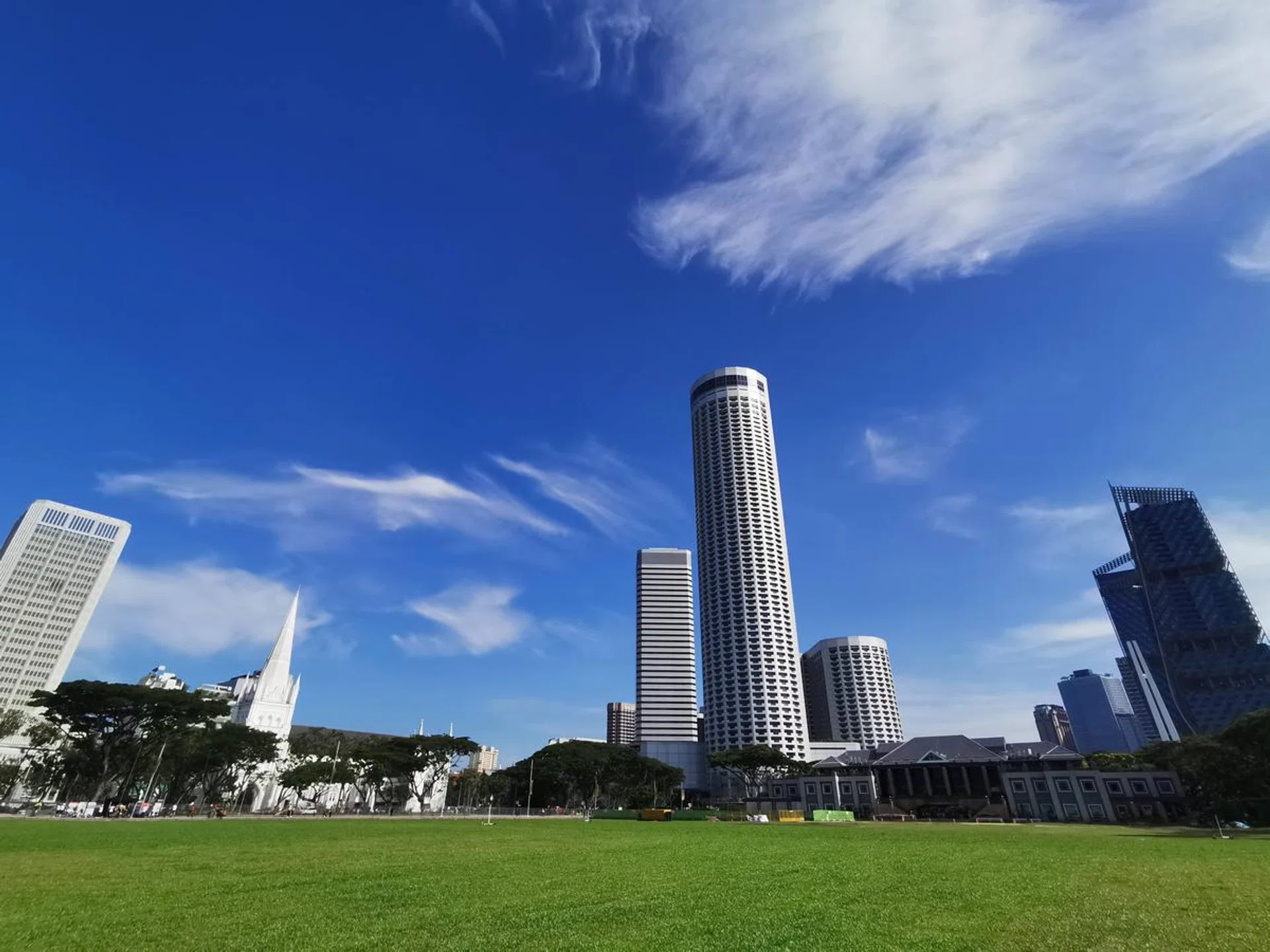 The wide-angle camera is competent and, importantly, doesn't differ greatly in colour rendition from the main shooter, but wide-angle shots often look more contrasty due to the smaller-aperture lens having to work harder to catch the light.