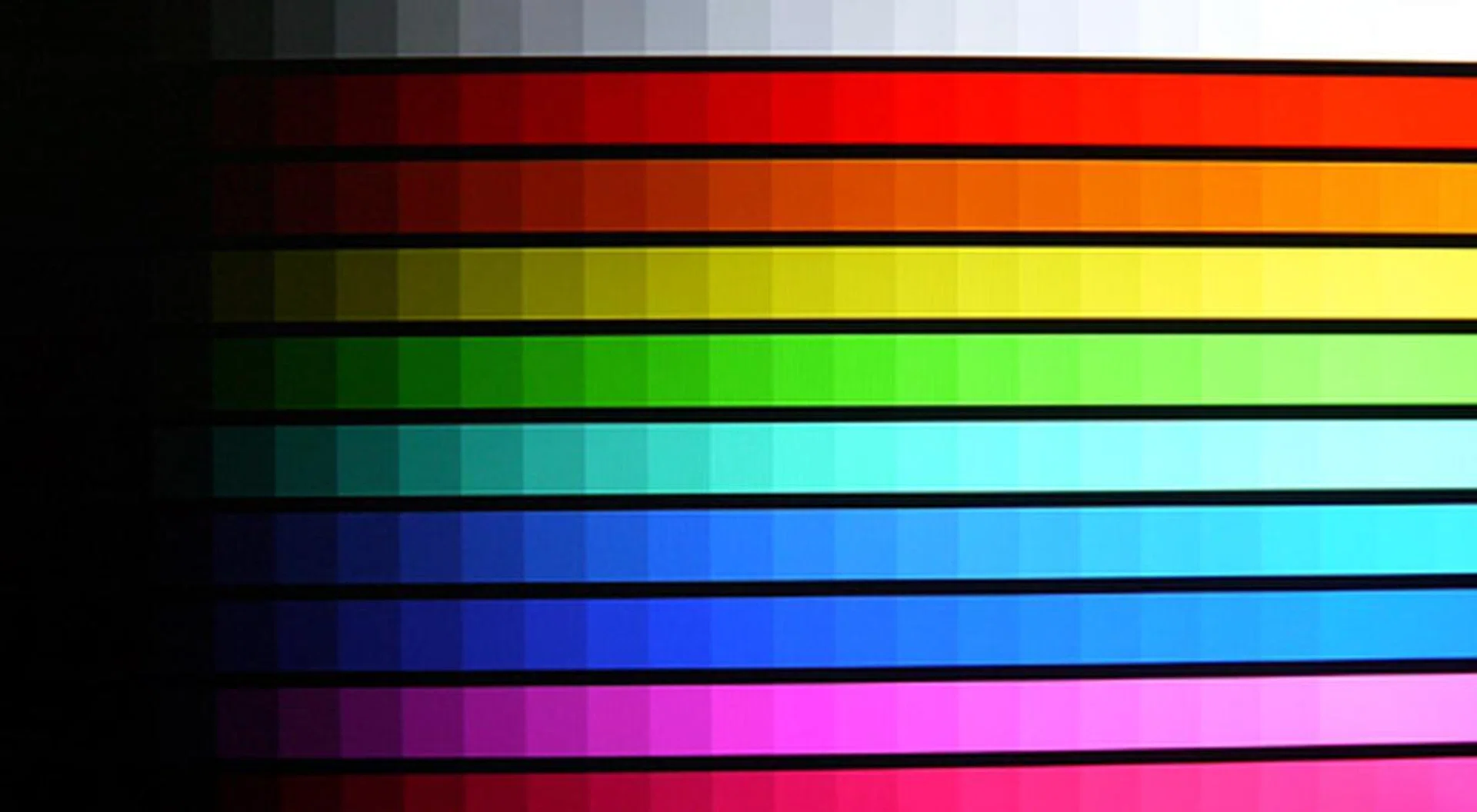 DisplayMate's Color Scales test - Clumping was observed towards the darker scales. As opposed to what's caught on the camera, white levels were less than ideal when the test pattern was regarded with the naked eye.