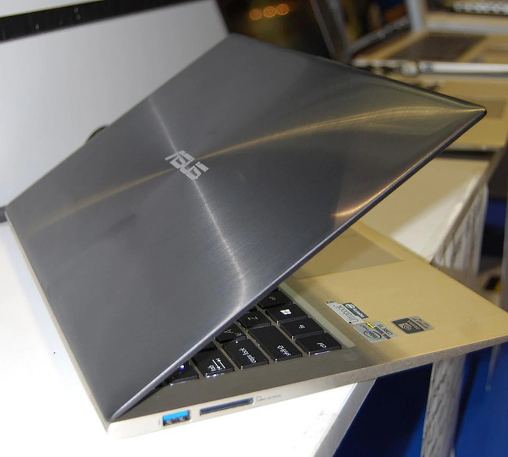 The exterior of the Zenbook Prime features the "Zen" or circular pattern which gives this Ultrabook its unique look and feel.