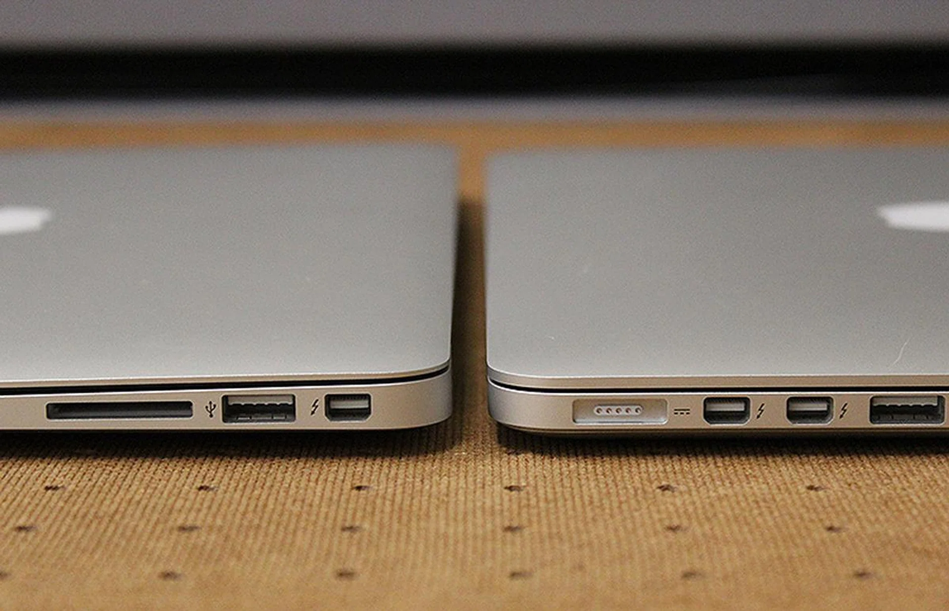 If we were to compare only the thickest points of both the MacBook Pro and MacBook Air, the latter is thinner by a mere millimeter.