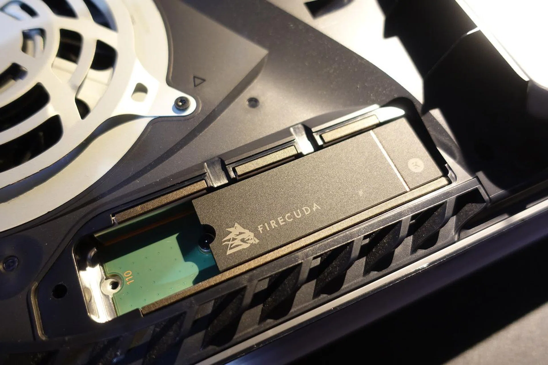 The Seagate FireCuda 530 with heatsink.