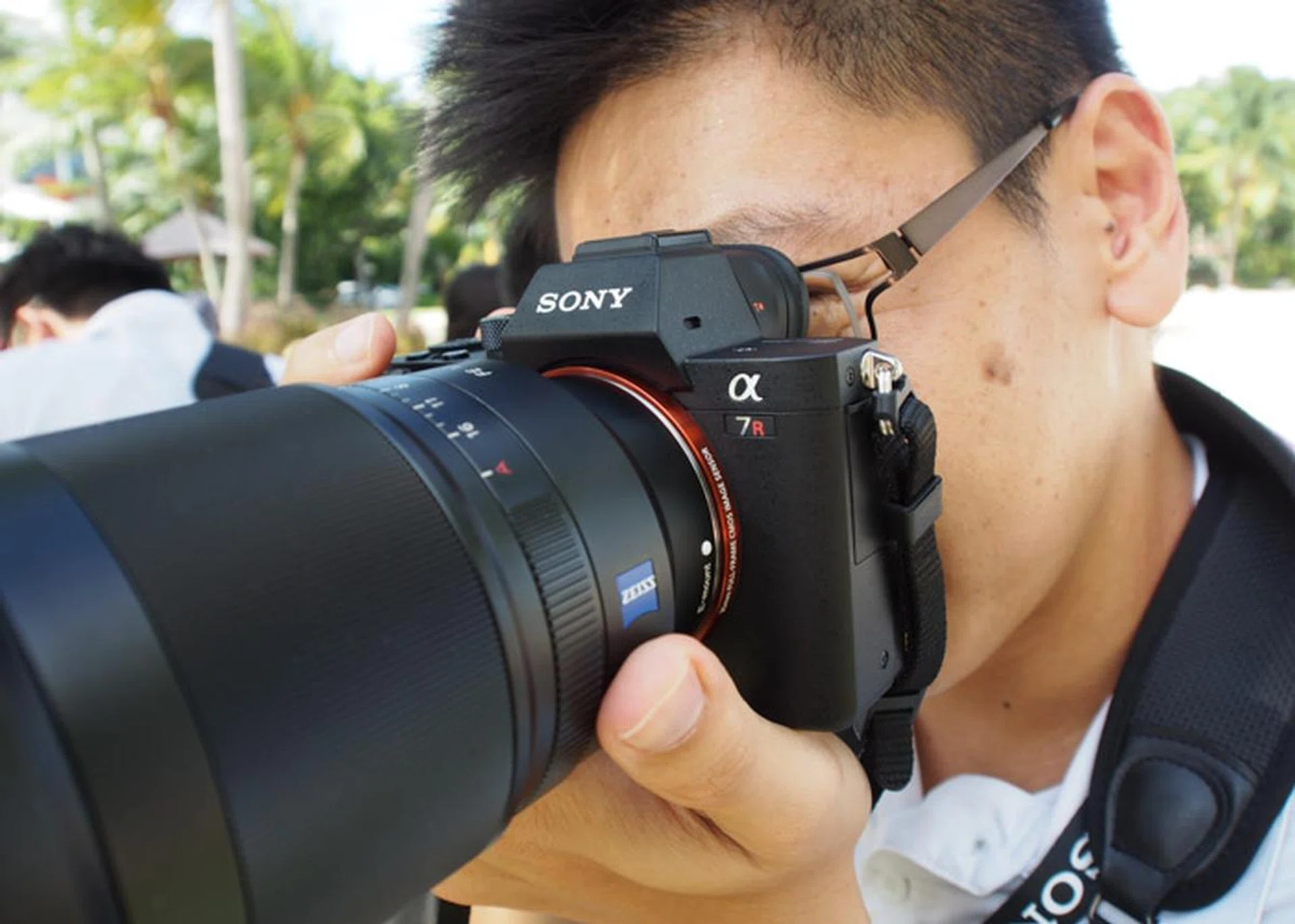 The A7R II balances fairly well with heavier Zeiss lenses.