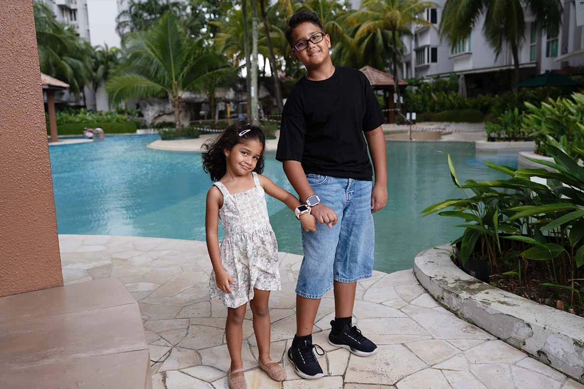 Little girl and tween boy wearing the imoo X10 smartwatch