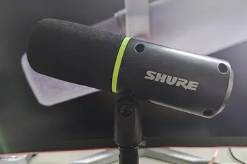 Inspired by the SM7 and MV7, Shure says. Photo: HWZ