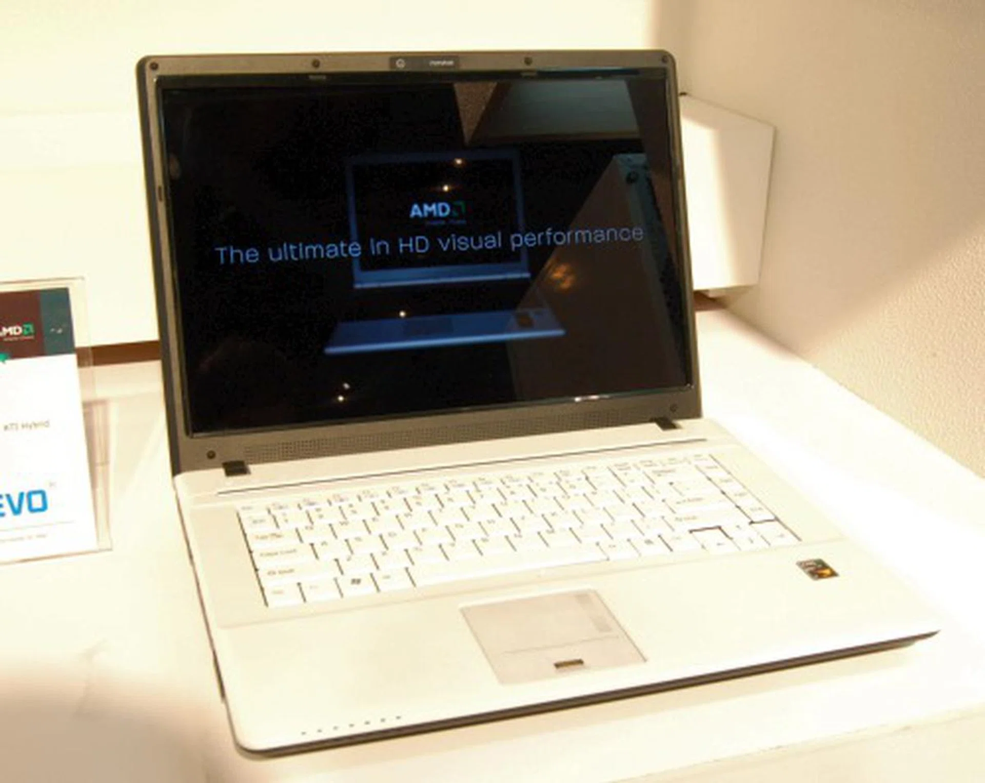 Clevo too has an identical platform as the above ASUS notebooks, but additionally, it has HDMI and e-SATA output as well as built-in 3.5G HSDPA. All in all, it is quite a feature-filled notebook with a minimalist design.